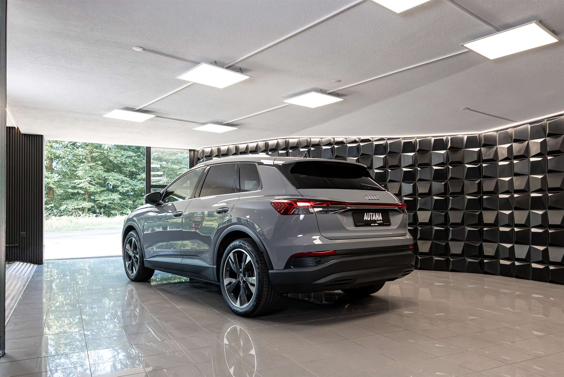 AUDI Q4 e-tron 40-showroom-element-3