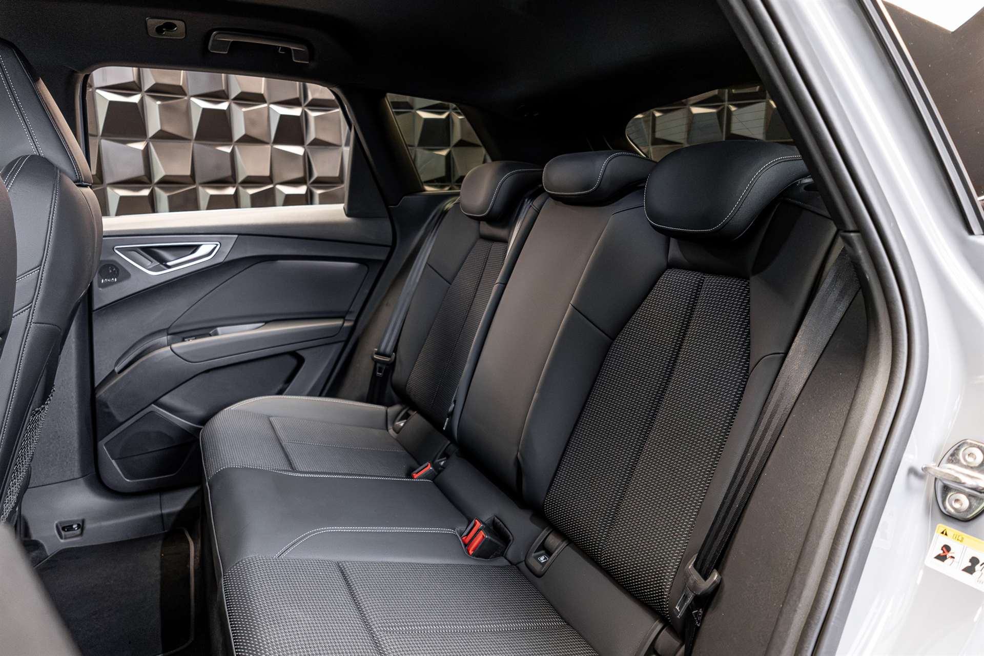 AUDI Q4 e-tron 40-image-25