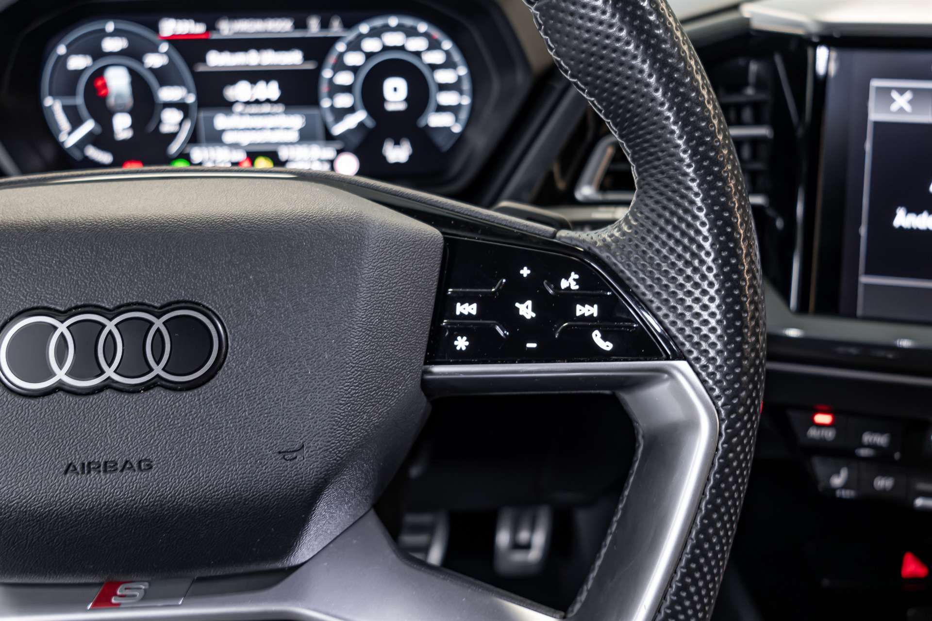 AUDI Q4 e-tron 40-image-10