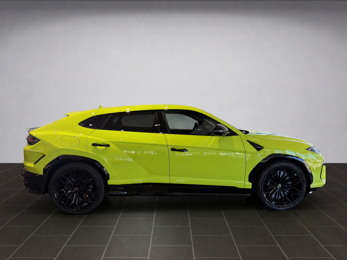 LAMBORGHINI Urus 4.0 SE-image-1