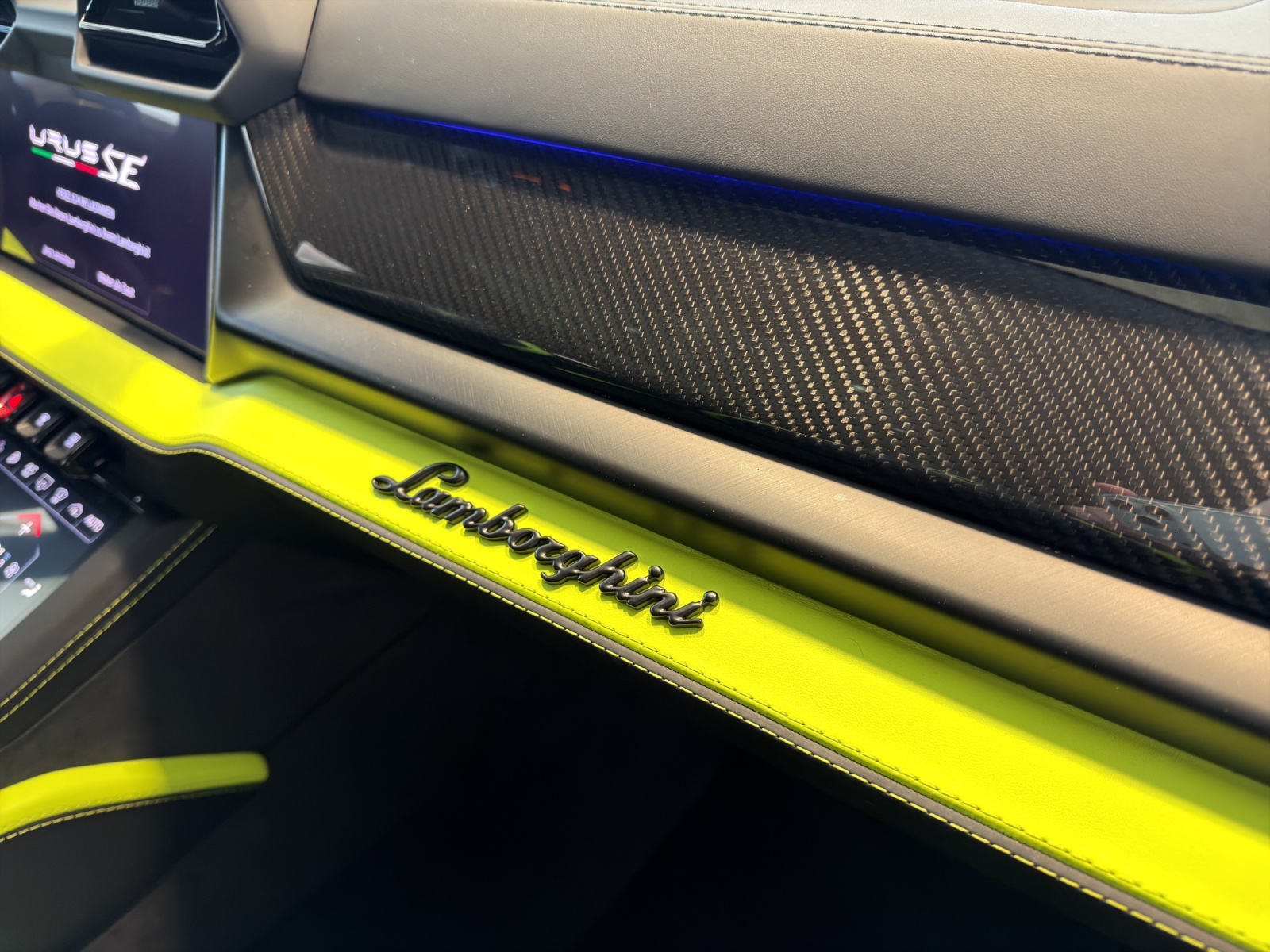 LAMBORGHINI Urus 4.0 SE-image-10