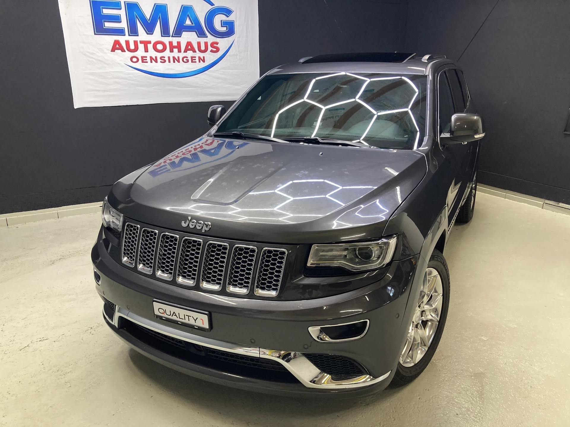 JEEP Grand Cherokee 3.0 CRD Summit Automatic-image-1