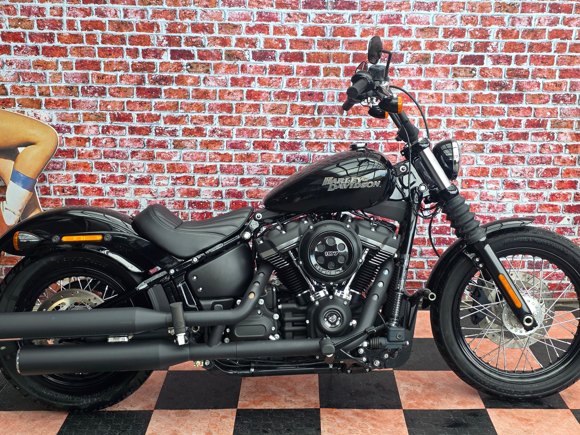 HARLEY-DAVIDSON FXBB Street Bob 107 ABS-showroom-element-2
