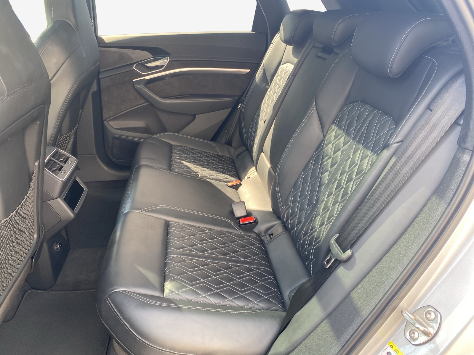 AUDI e-tron 55 Advanced quattro-image-11