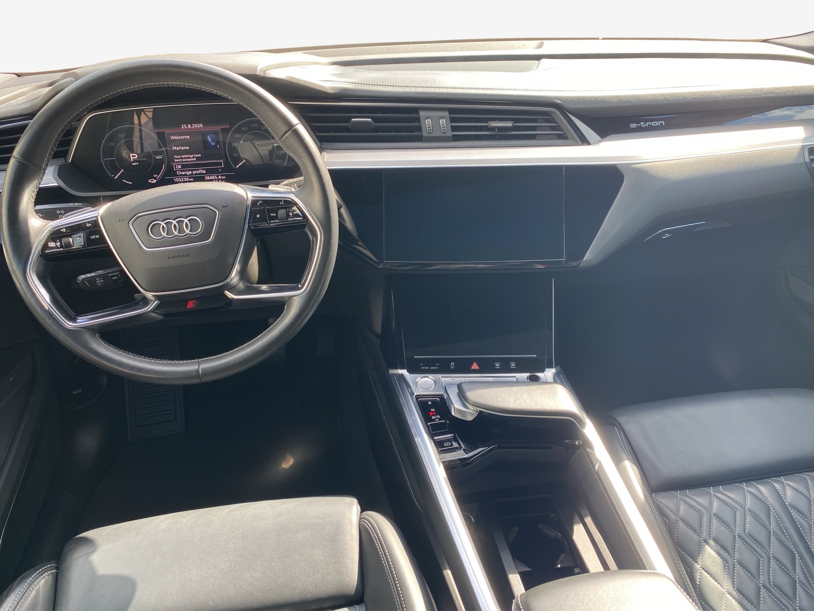 AUDI e-tron 55 Advanced quattro-image-8