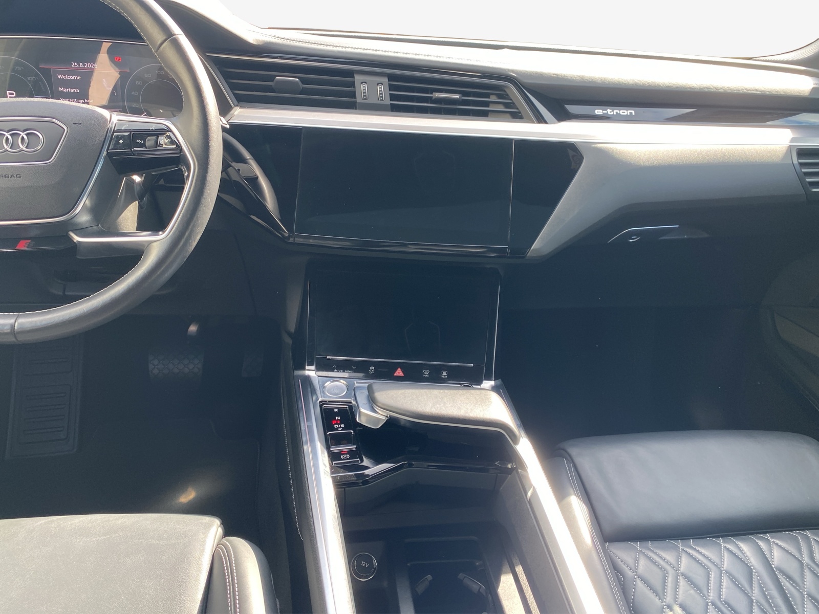 AUDI e-tron 55 Advanced quattro-image-10