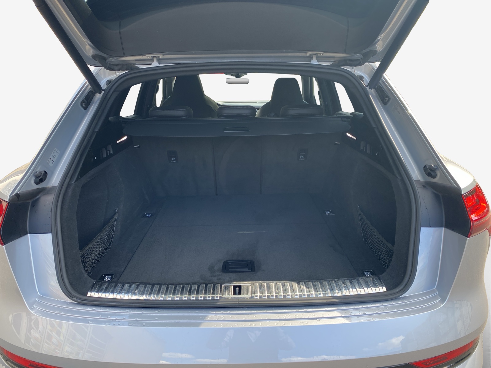 AUDI e-tron 55 Advanced quattro-image-12