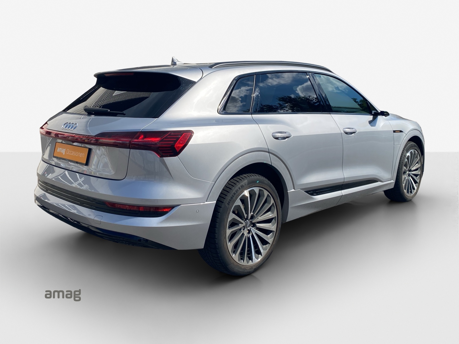 AUDI e-tron 55 Advanced quattro-image-4