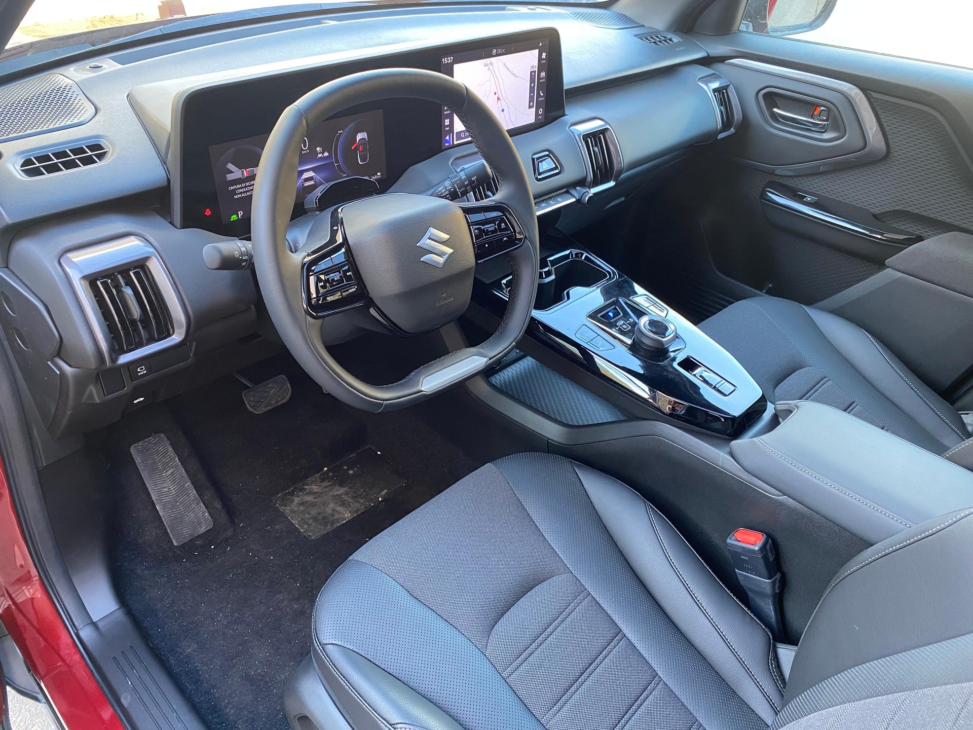 SUZUKI e Vitara Compact Top 4x4-image-8