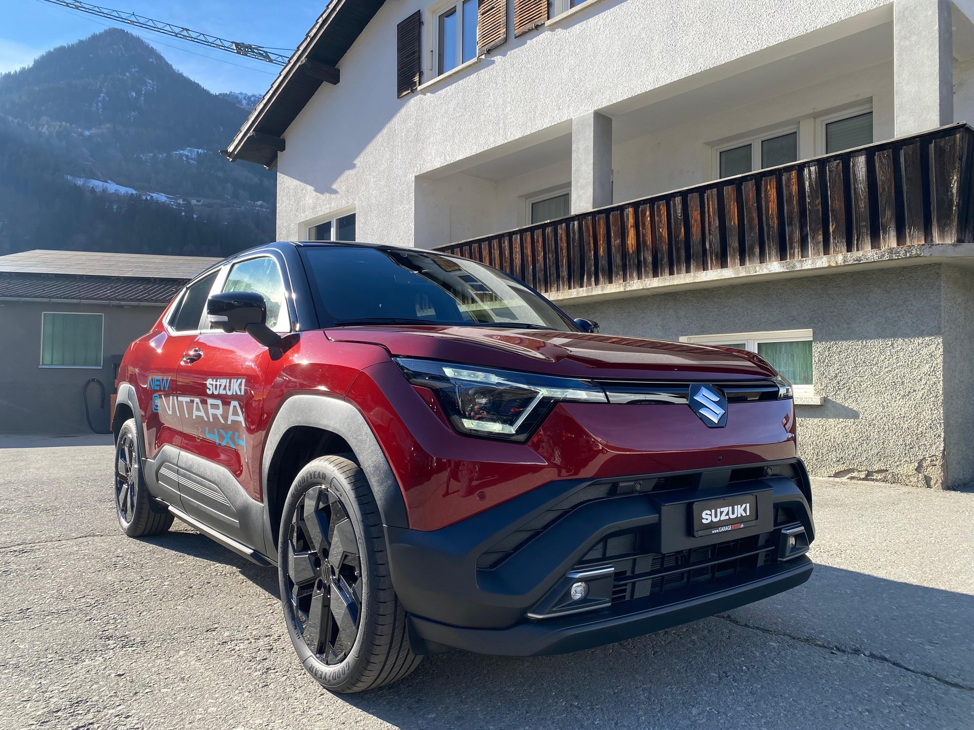 SUZUKI e Vitara Compact Top 4x4-image-2