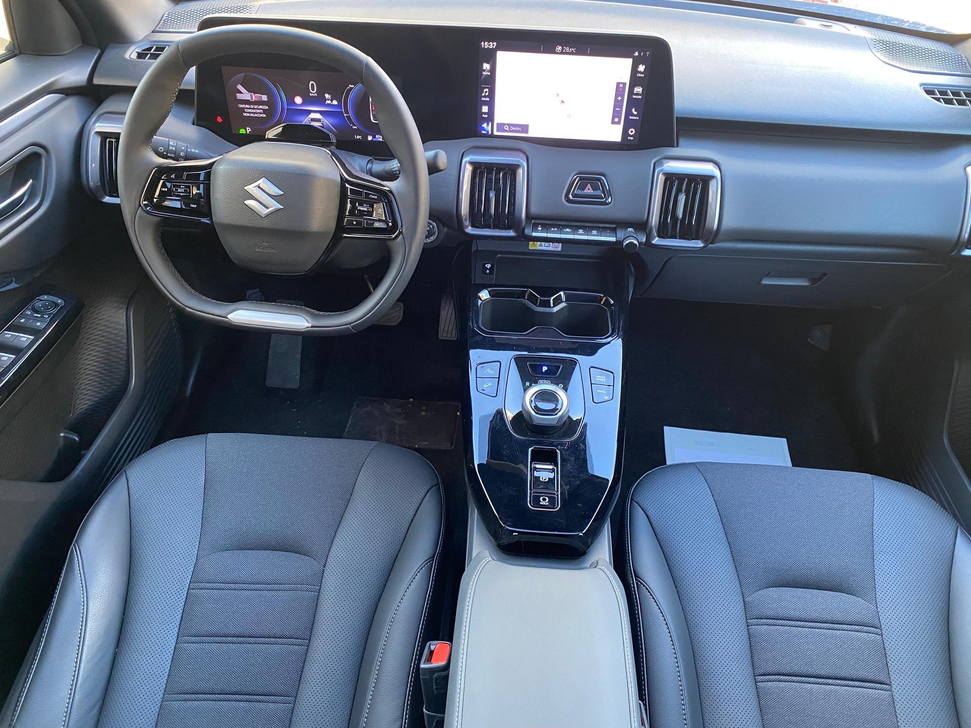 SUZUKI e Vitara Compact Top 4x4-image-6