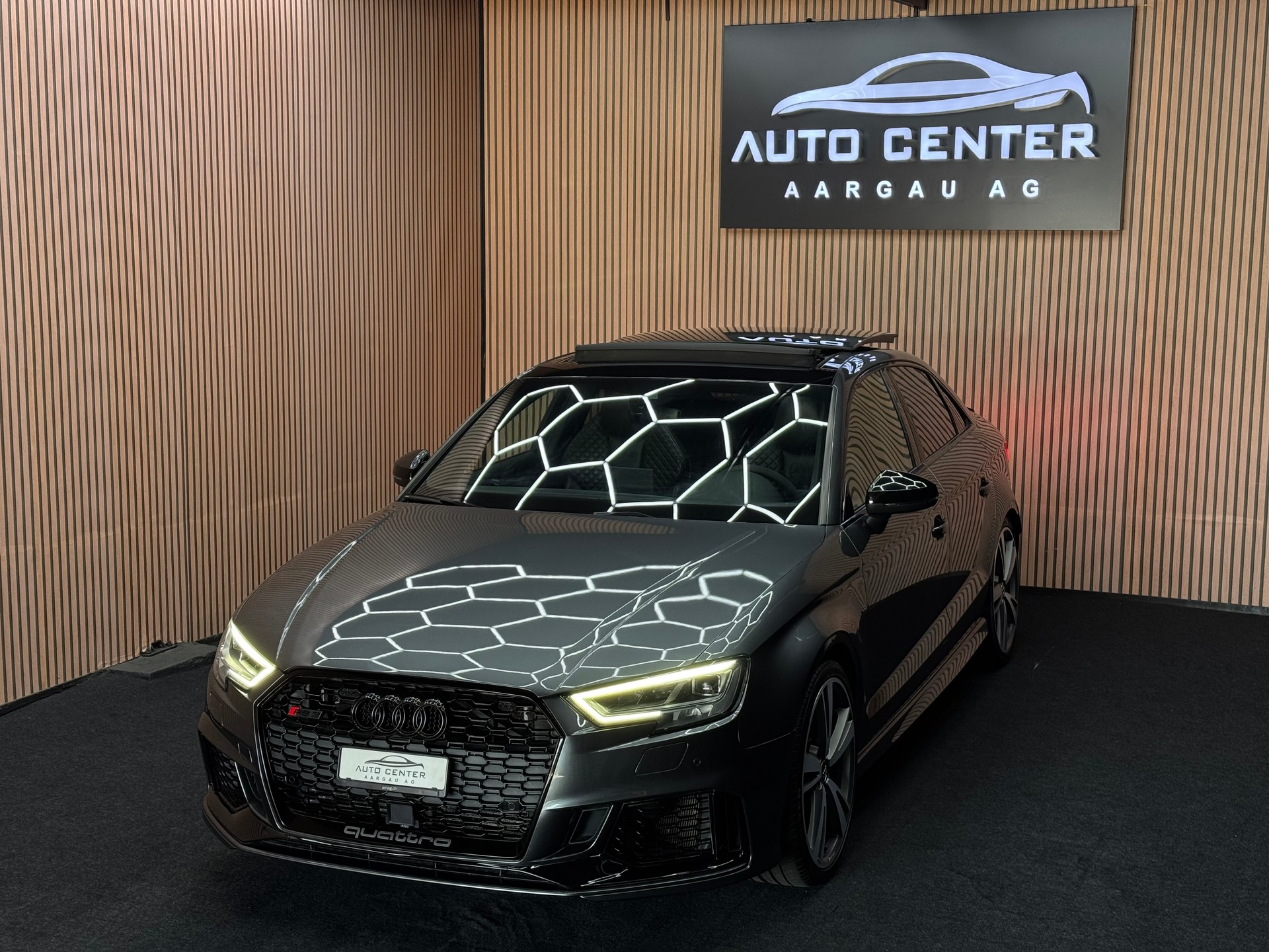 AUDI RS3 Limousine 2.5 T FSI quattro S-Tronic *ab CHF 299.-/ Monat*-image-2