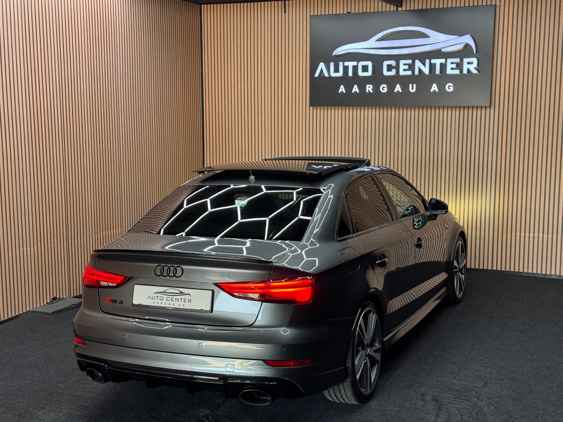 AUDI RS3 Limousine 2.5 T FSI quattro S-Tronic *ab CHF 299.-/ Monat*-image-4
