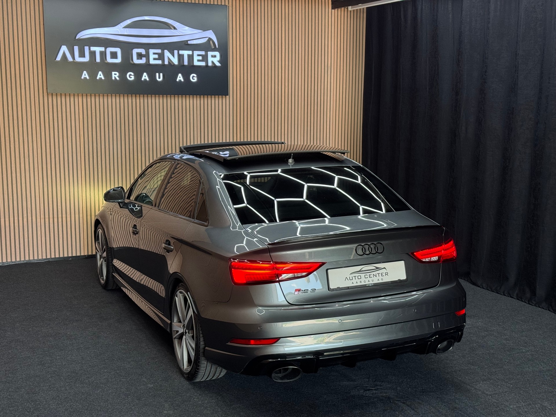 AUDI RS3 Limousine 2.5 T FSI quattro S-Tronic *ab CHF 299.-/ Monat*-image-3