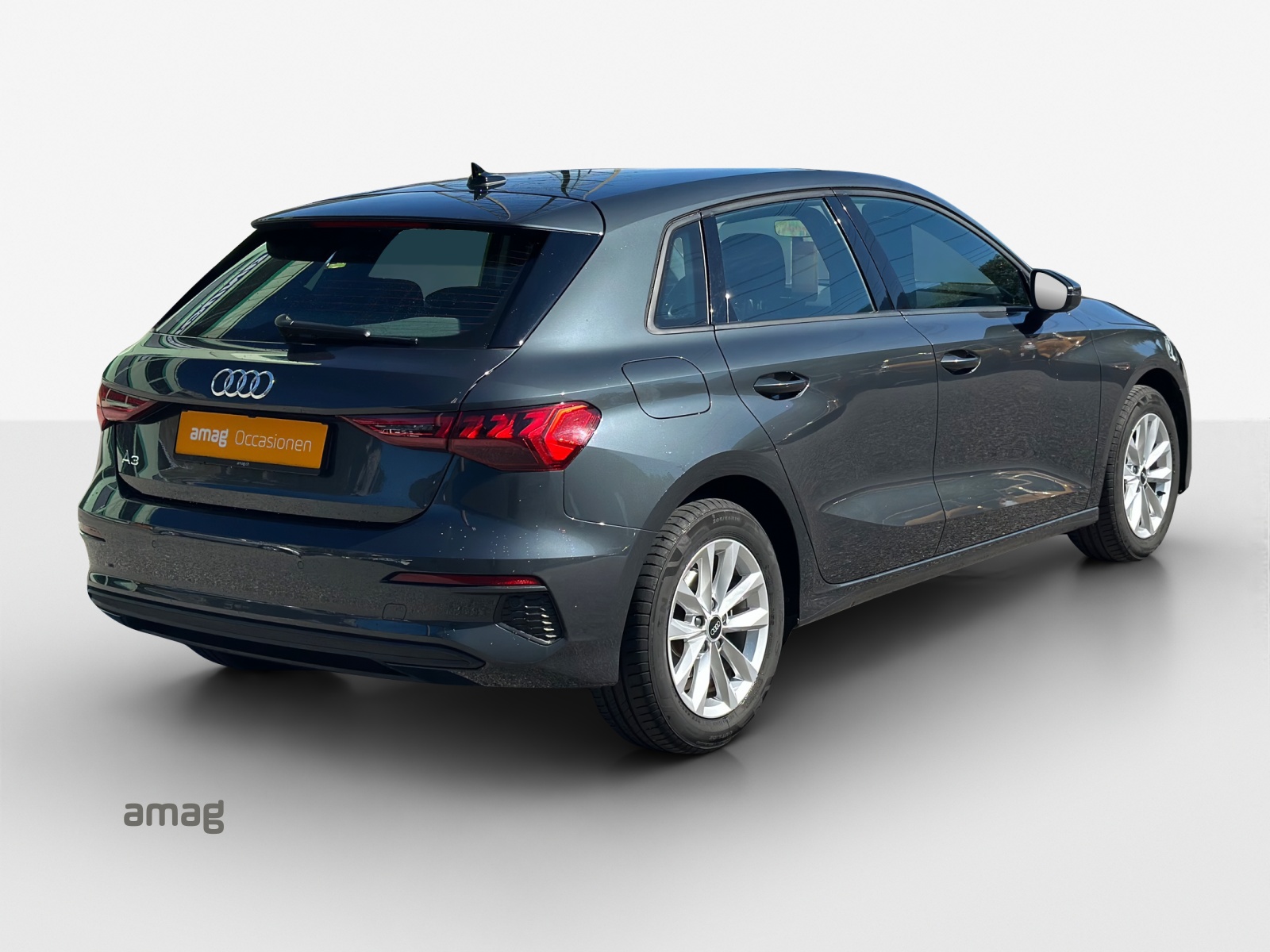 AUDI A3 Sportback 35 TFSI Attraction S-tronic-image-4