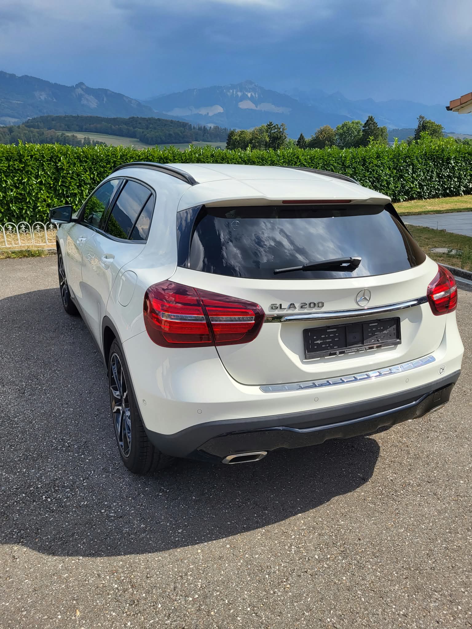 MERCEDES-BENZ GLA 200-image-1