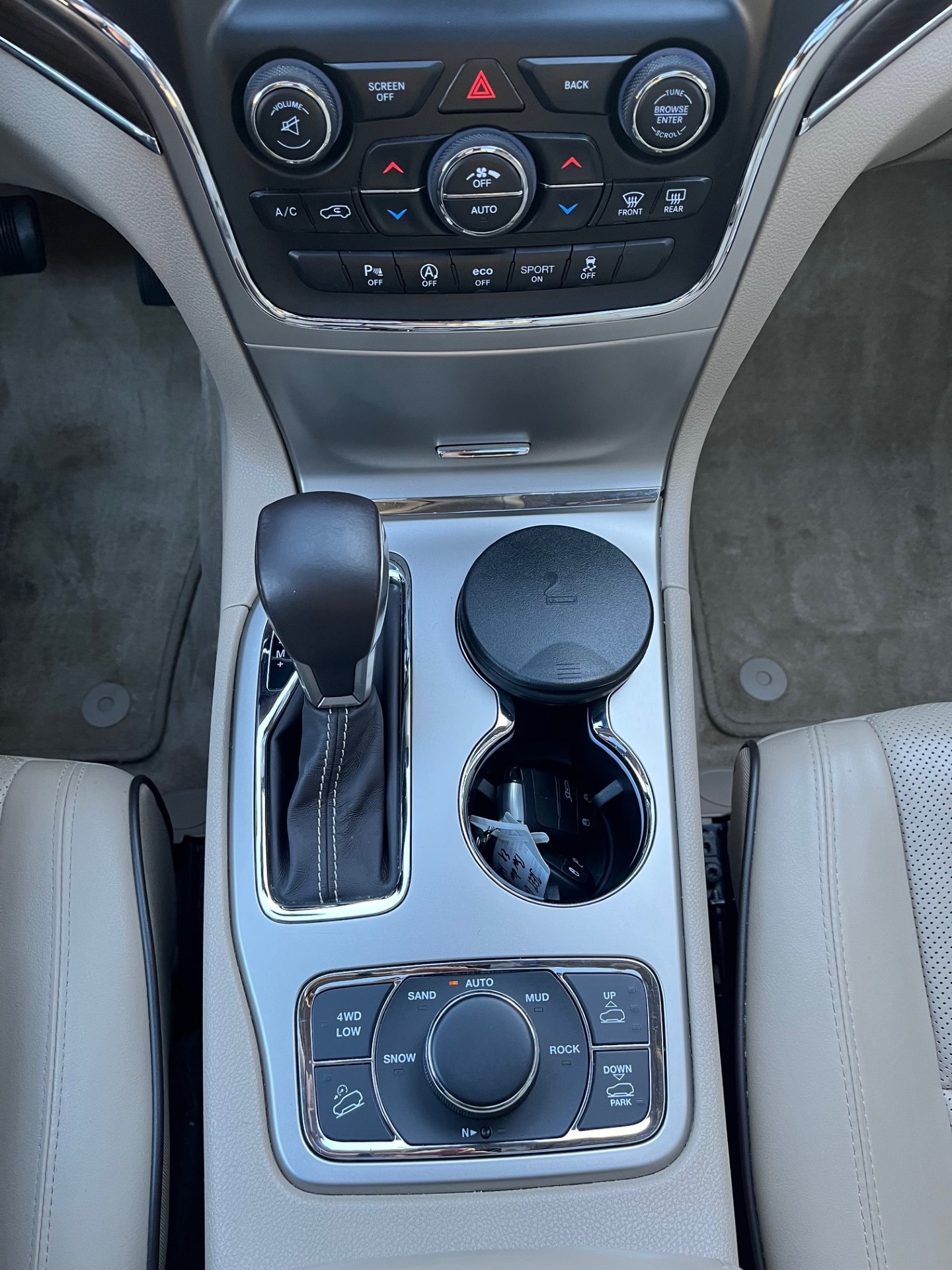 JEEP Grand Cherokee 3.0 CRD Overland Automatic-image-18
