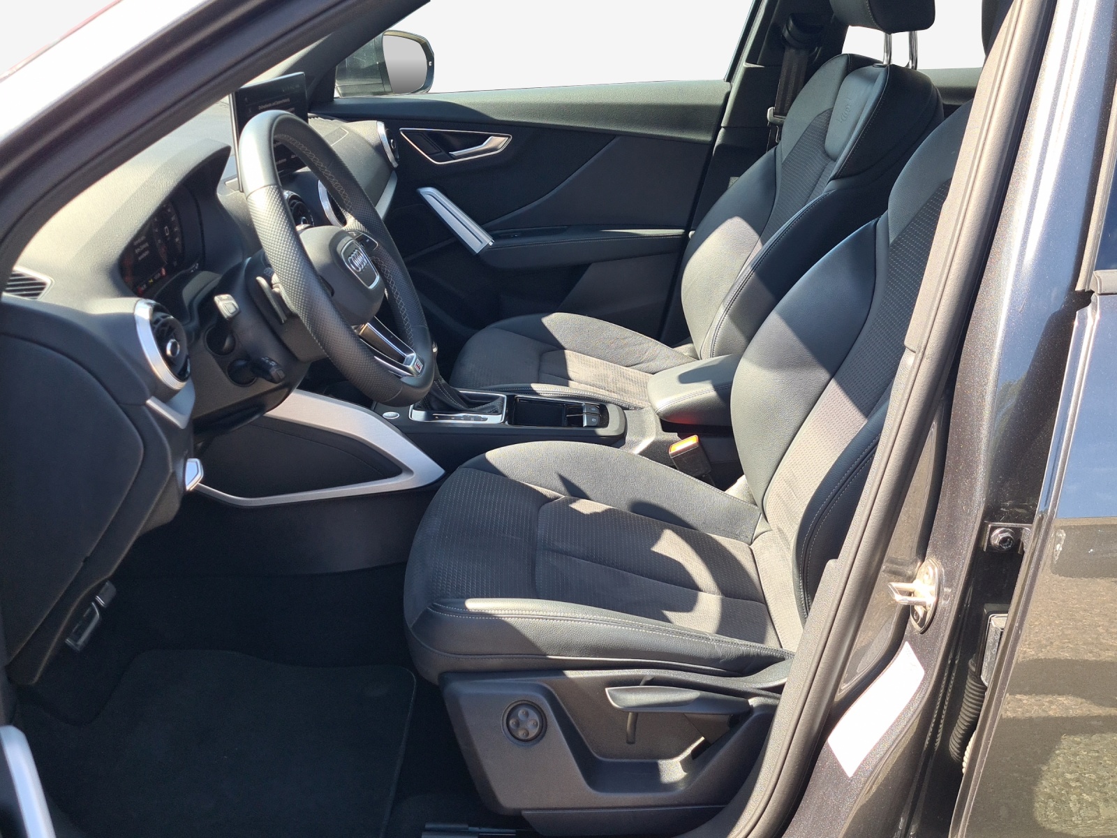 AUDI Q2 40 TFSI S line quattro S-tronic-image-7
