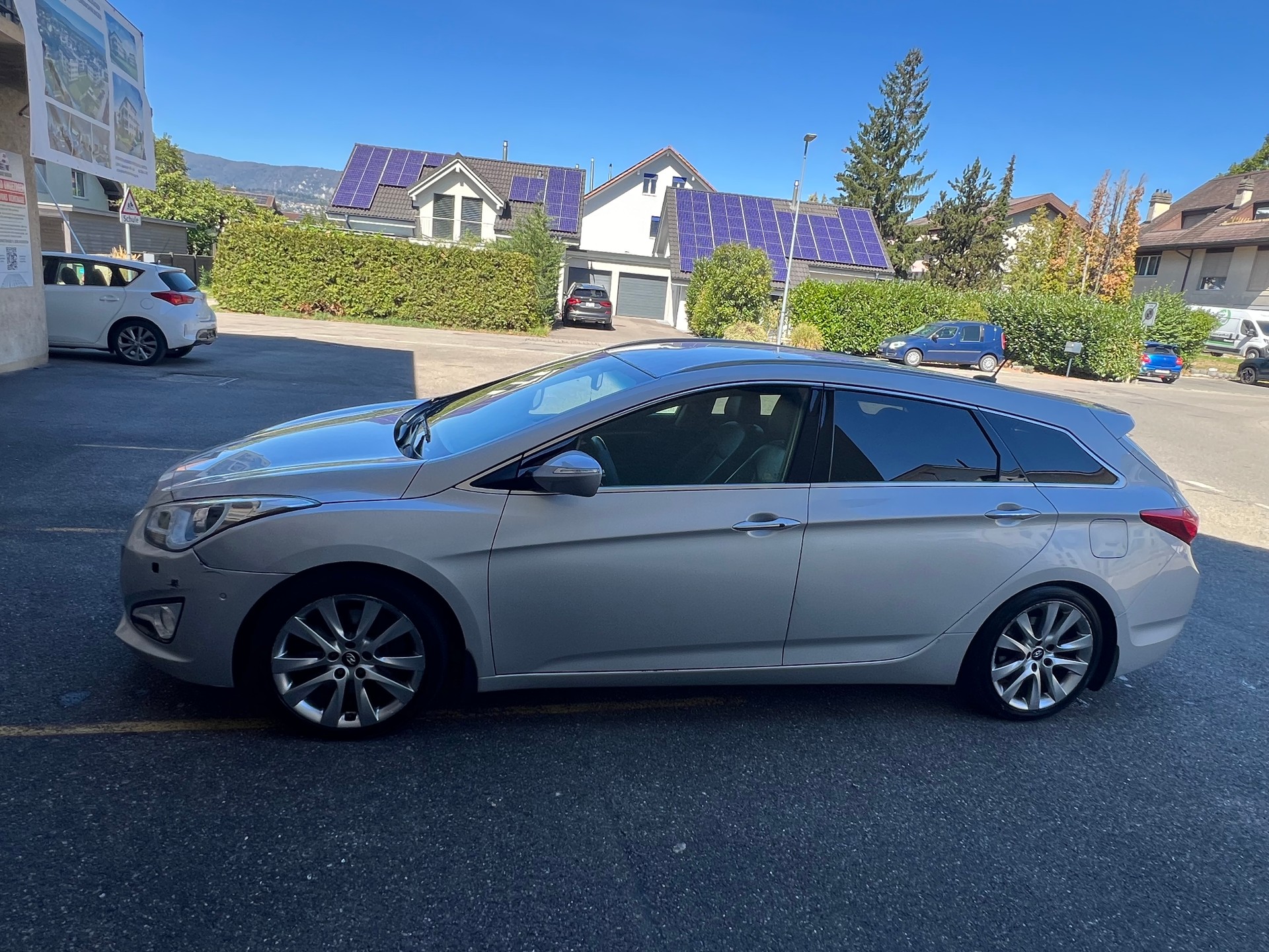 HYUNDAI i40 Wagon 1.7 CRDI Premium Automatic-image-2