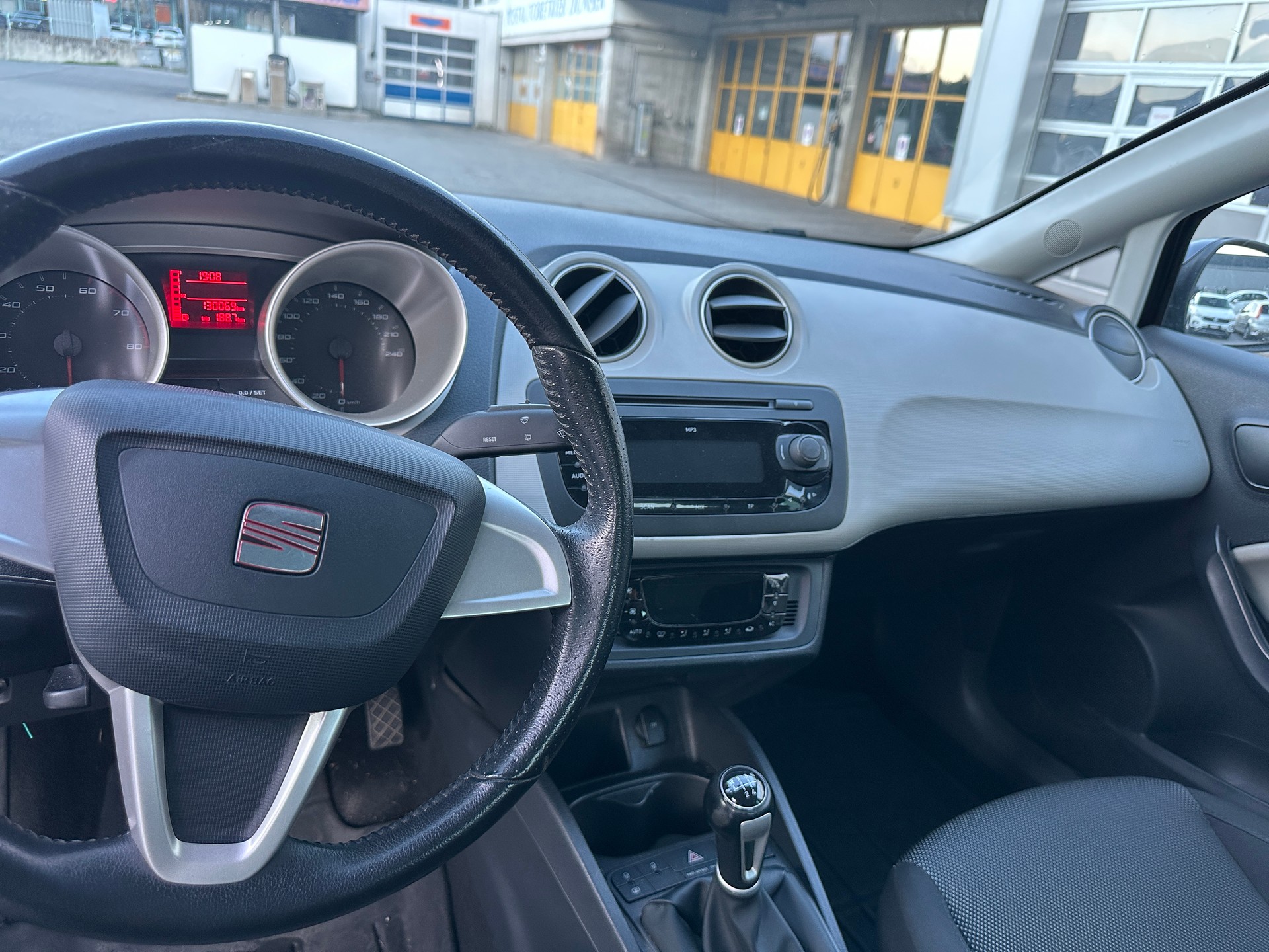 SEAT Ibiza 1.6 Sport-image-4