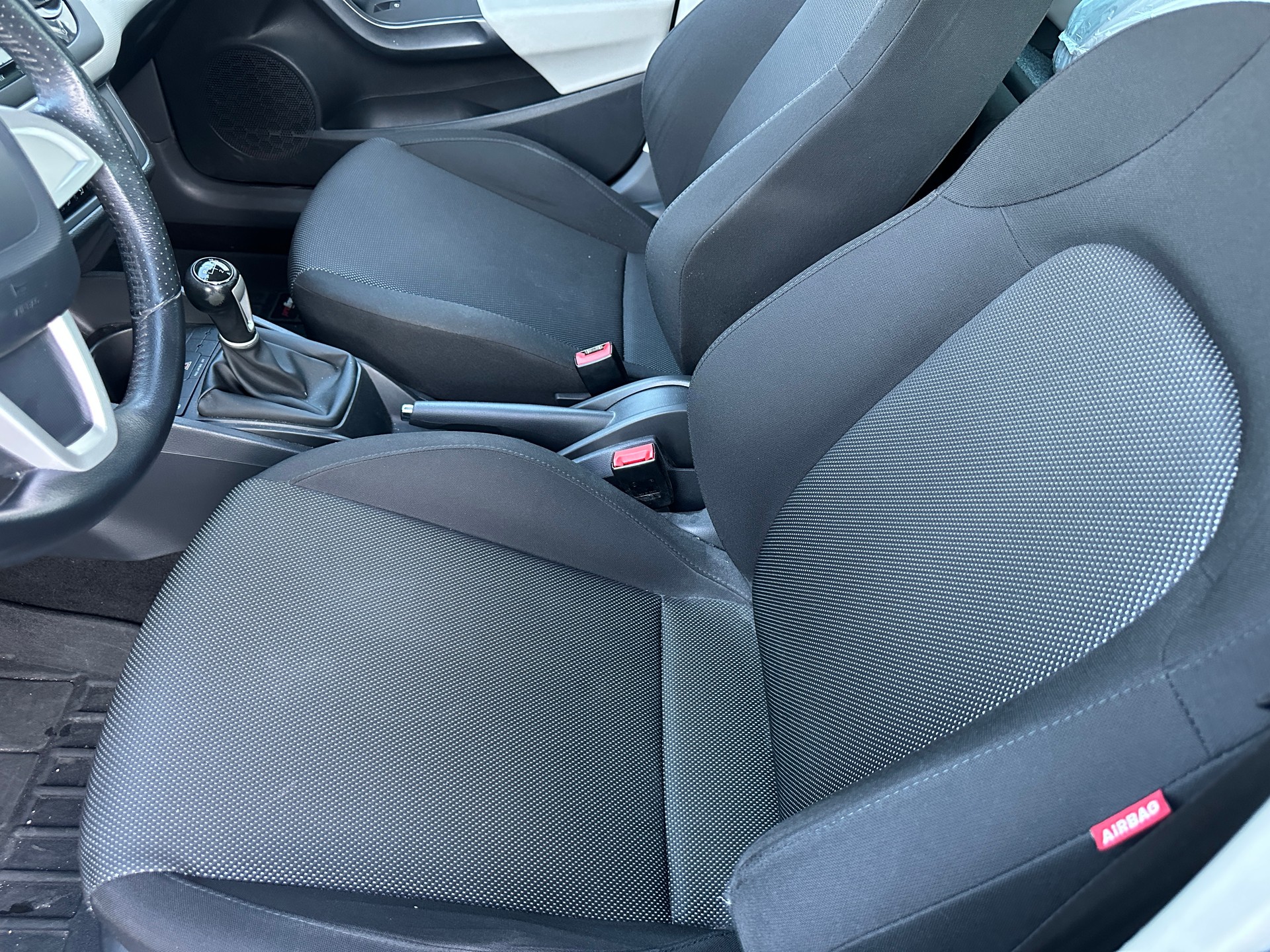 SEAT Ibiza 1.6 Sport-image-3