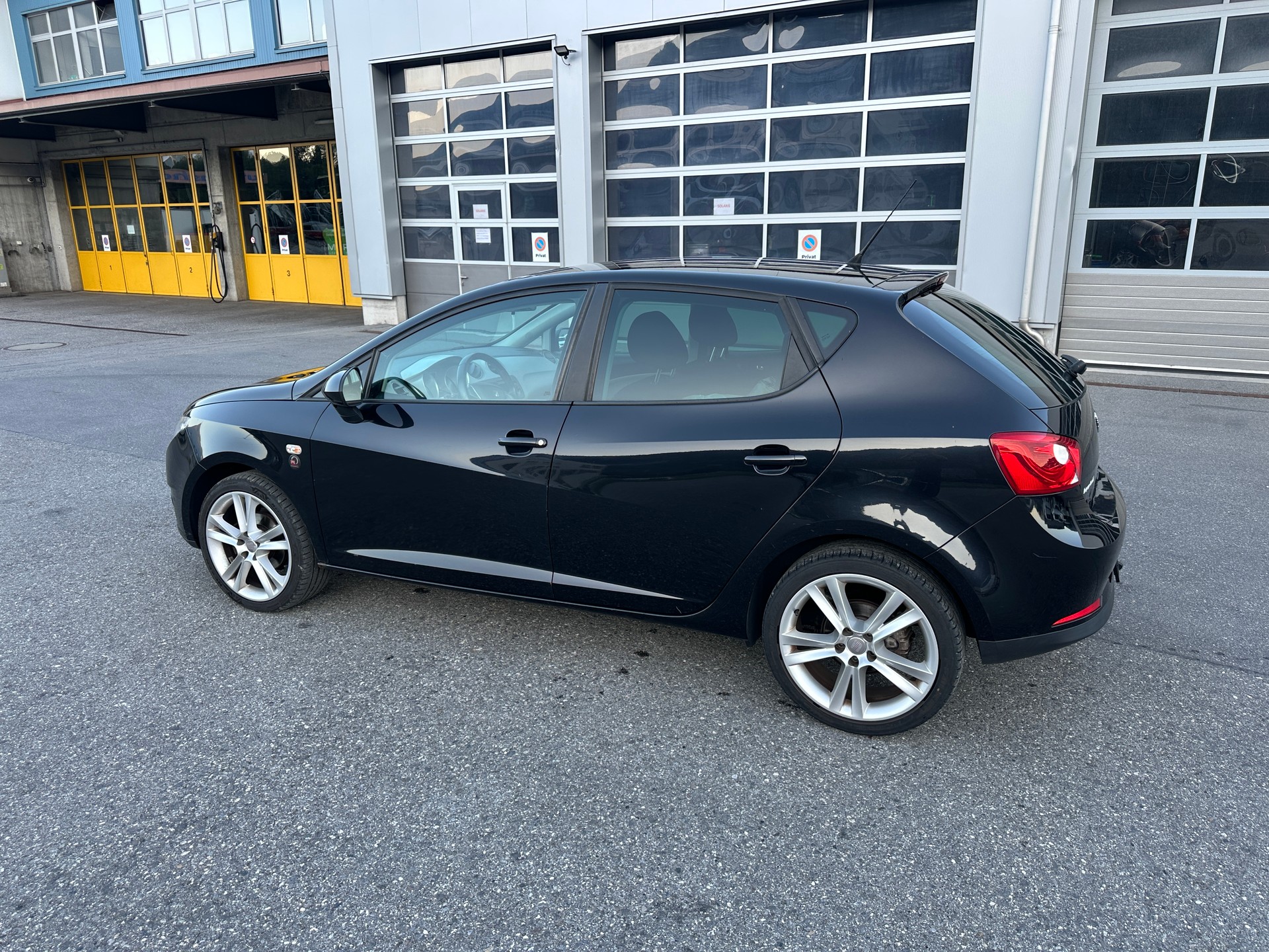 SEAT Ibiza 1.6 Sport-image-6