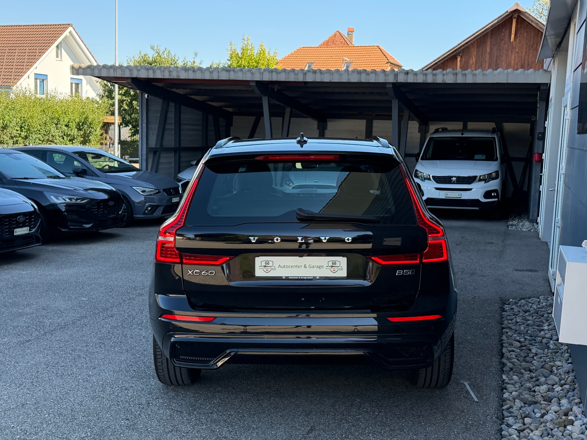 VOLVO XC60 B5 Diesel Mild Hybrid AWD R-Design Geartronic-image-6