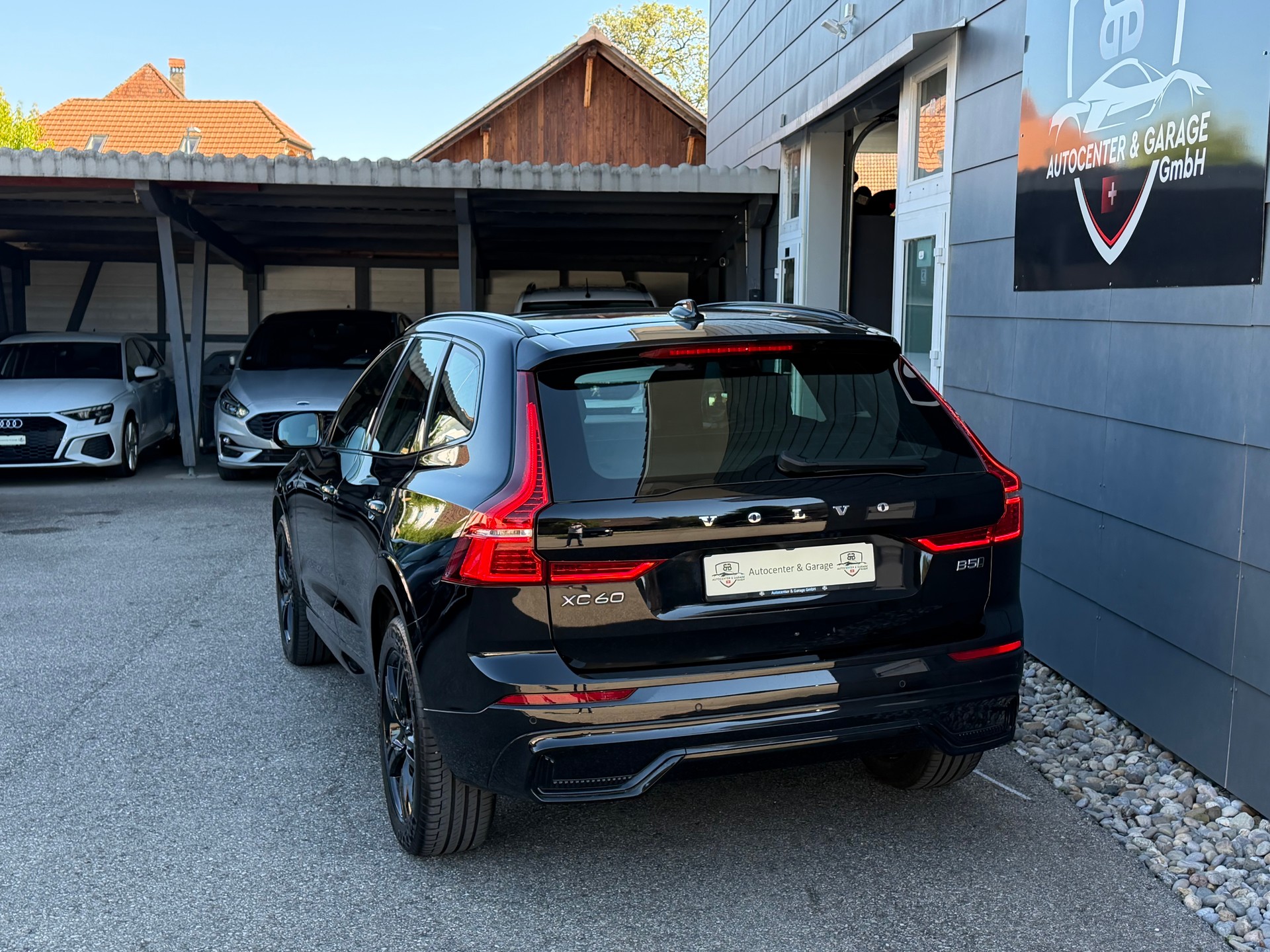 VOLVO XC60 B5 Diesel Mild Hybrid AWD R-Design Geartronic-image-5