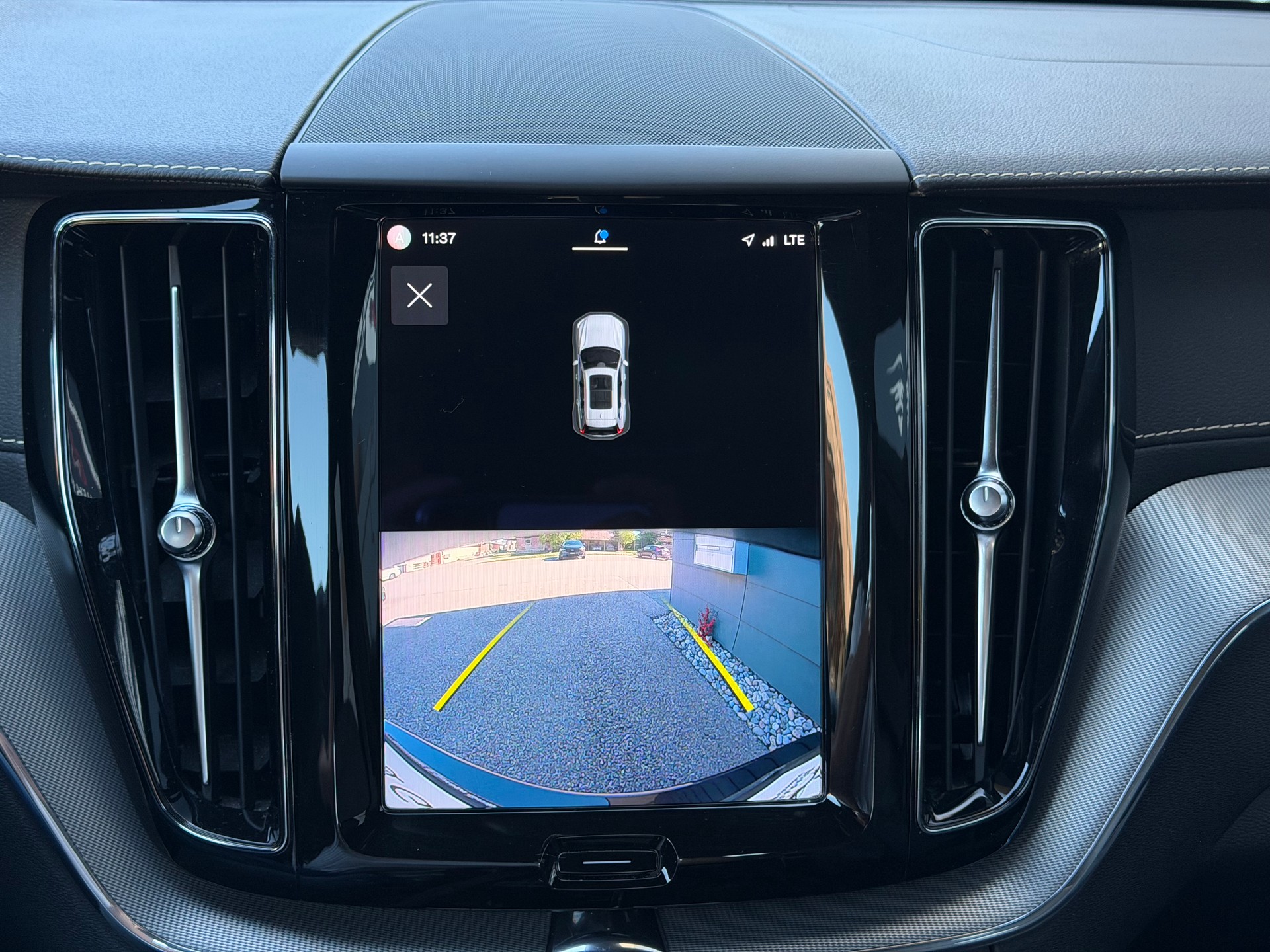 VOLVO XC60 B5 Diesel Mild Hybrid AWD R-Design Geartronic-image-19