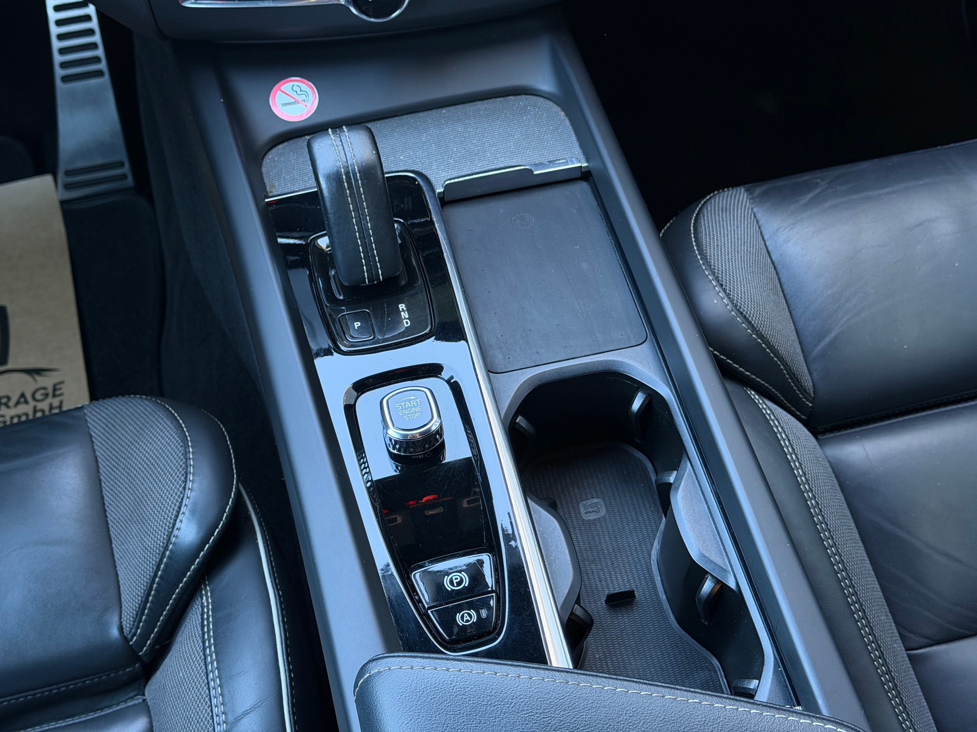 VOLVO XC60 B5 Diesel Mild Hybrid AWD R-Design Geartronic-image-17