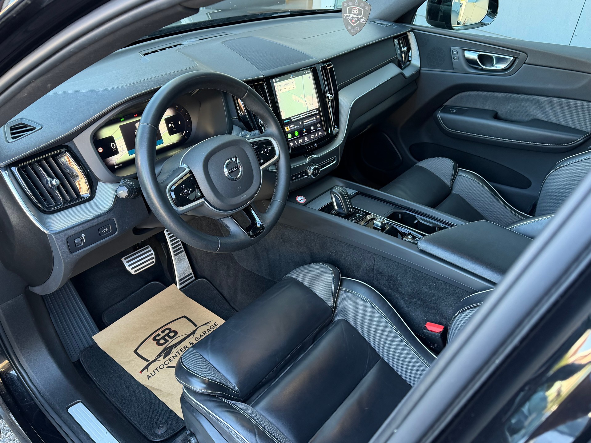 VOLVO XC60 B5 Diesel Mild Hybrid AWD R-Design Geartronic-image-11