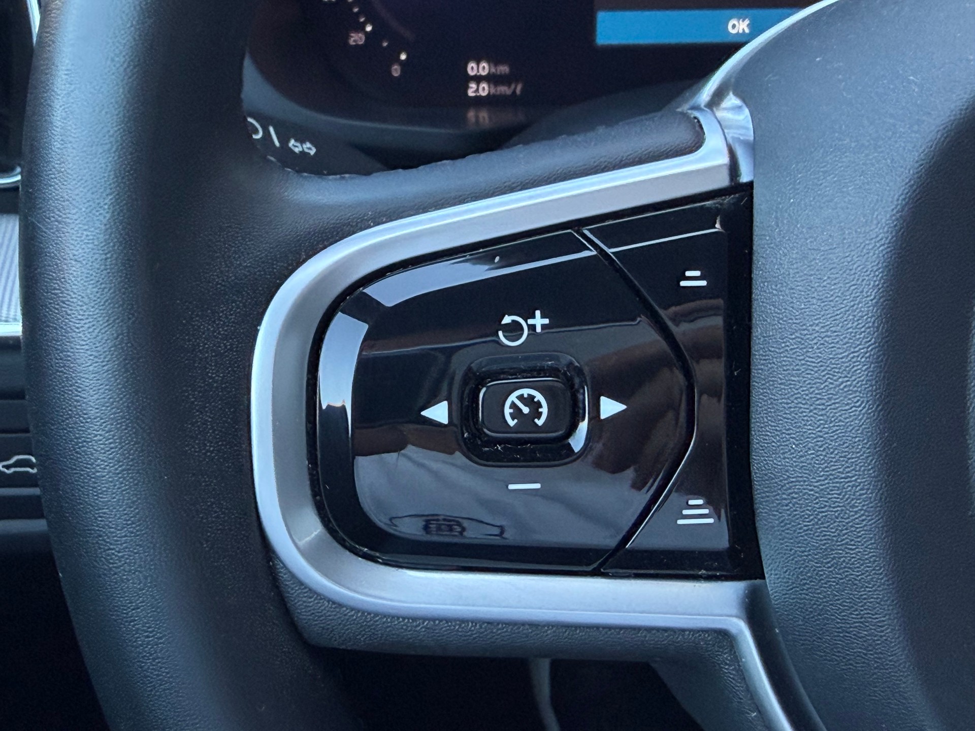 VOLVO XC60 B5 Diesel Mild Hybrid AWD R-Design Geartronic-image-20