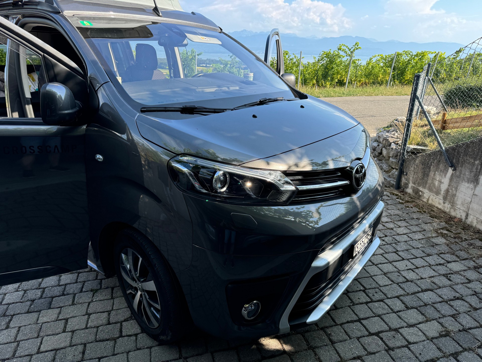 TOYOTA Crosscamp-image-1