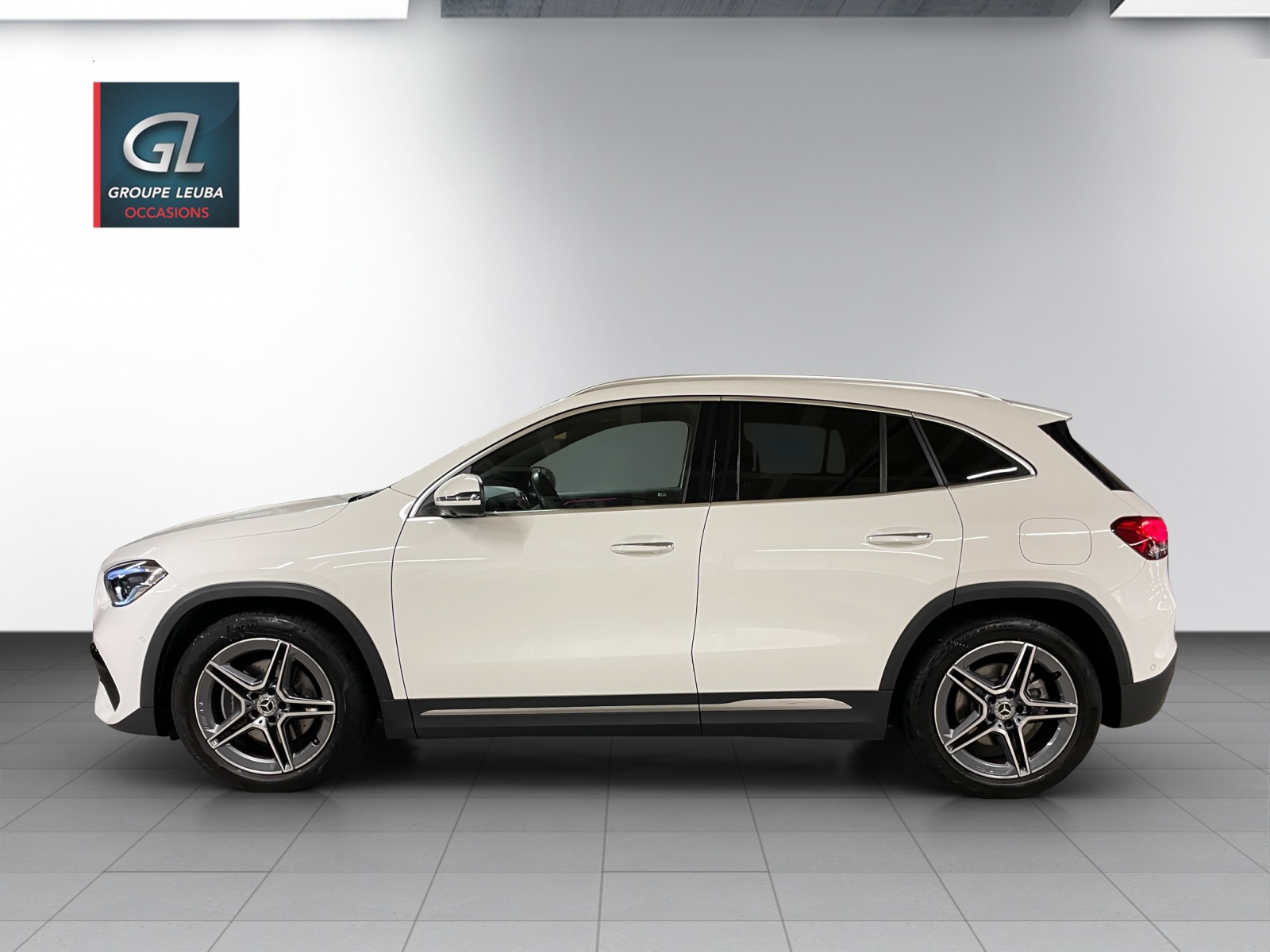MERCEDES-BENZ GLA 220d 4Matic AMG Line 8G-DCT-image-2