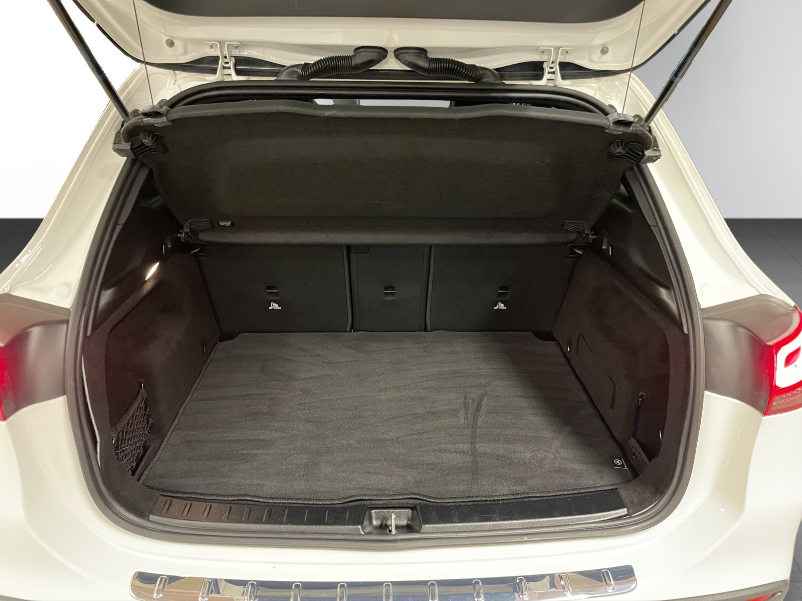 MERCEDES-BENZ GLA 220d 4Matic AMG Line 8G-DCT-image-5