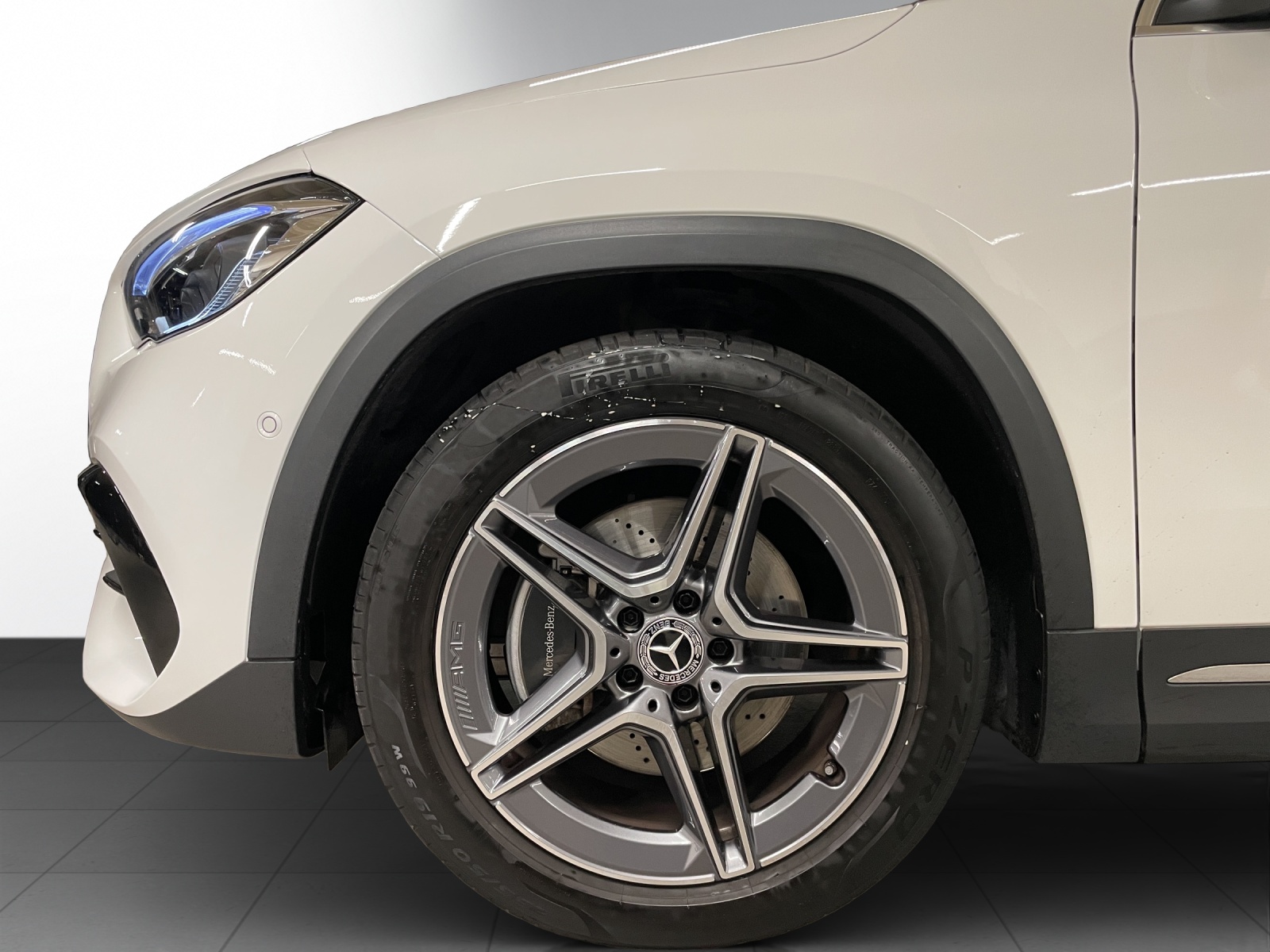 MERCEDES-BENZ GLA 220d 4Matic AMG Line 8G-DCT-image-6