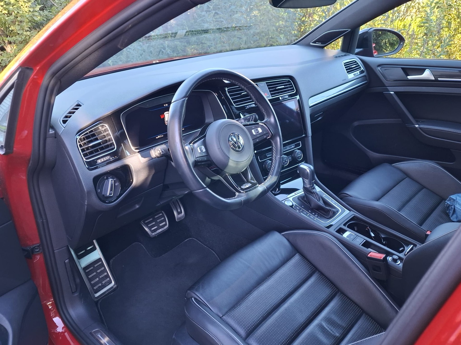 VW 2.0 TSI R 310 DSG 4motion-image-2