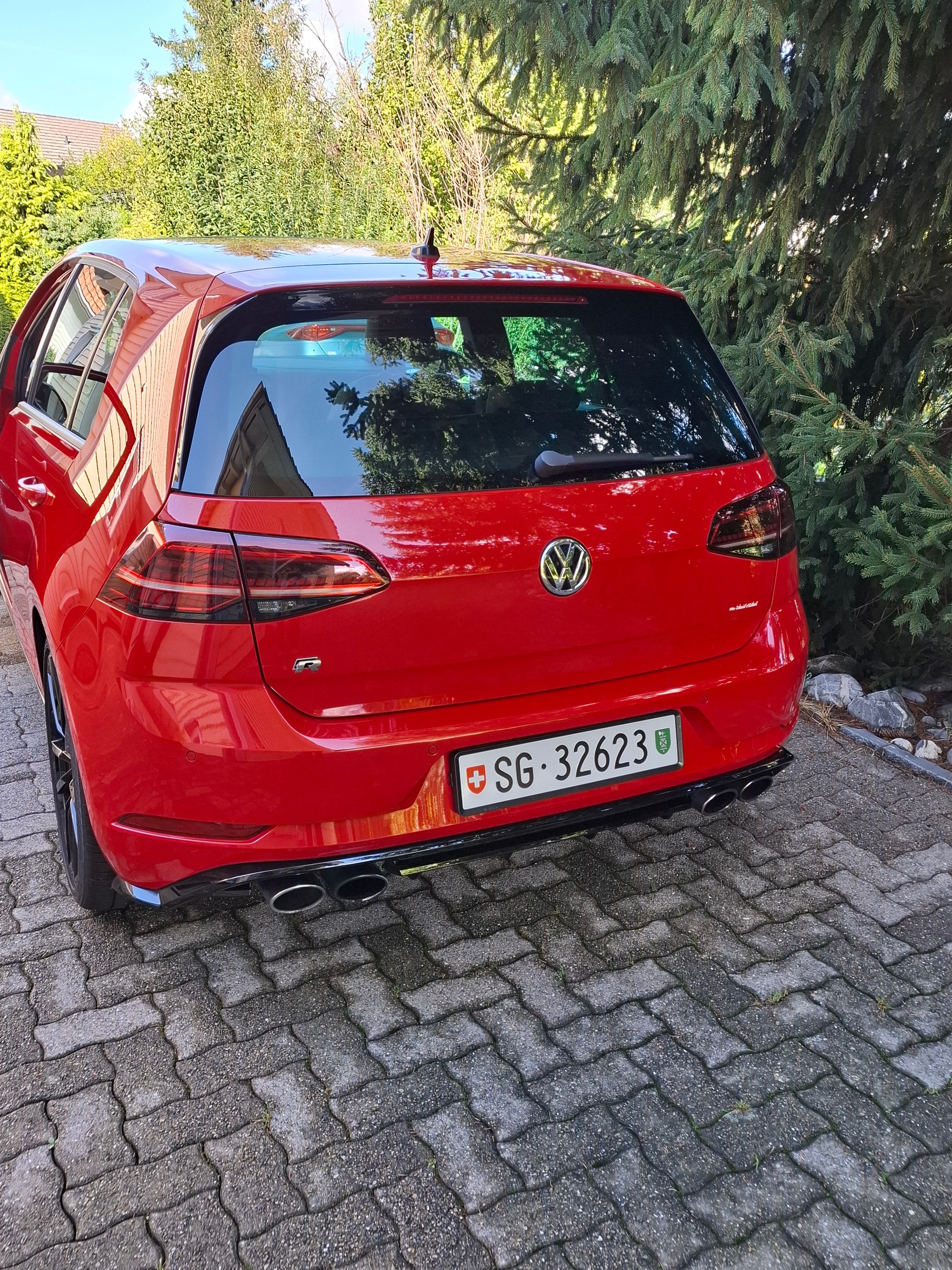 VW 2.0 TSI R 310 DSG 4motion-image-4