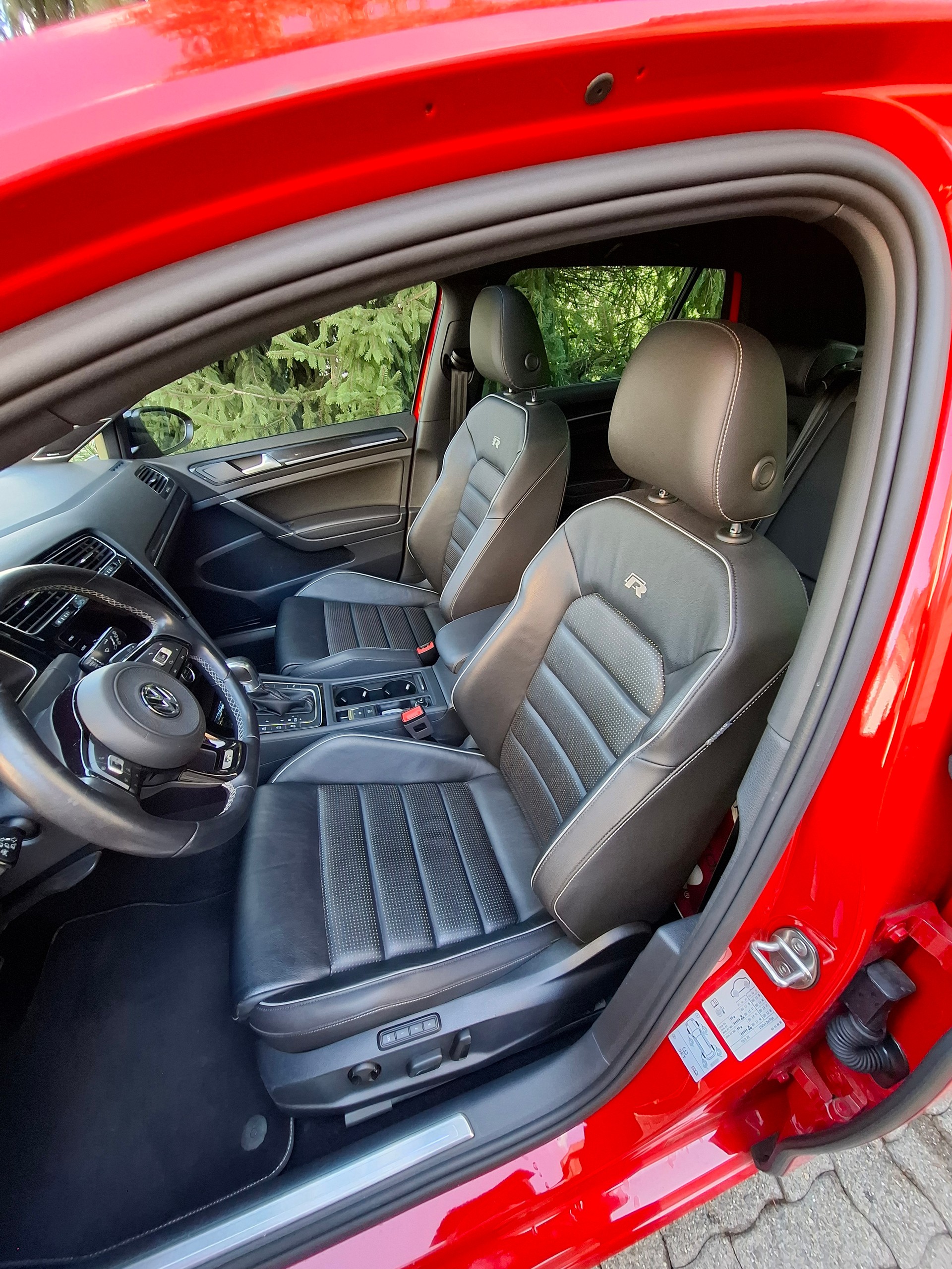 VW 2.0 TSI R 310 DSG 4motion-image-3
