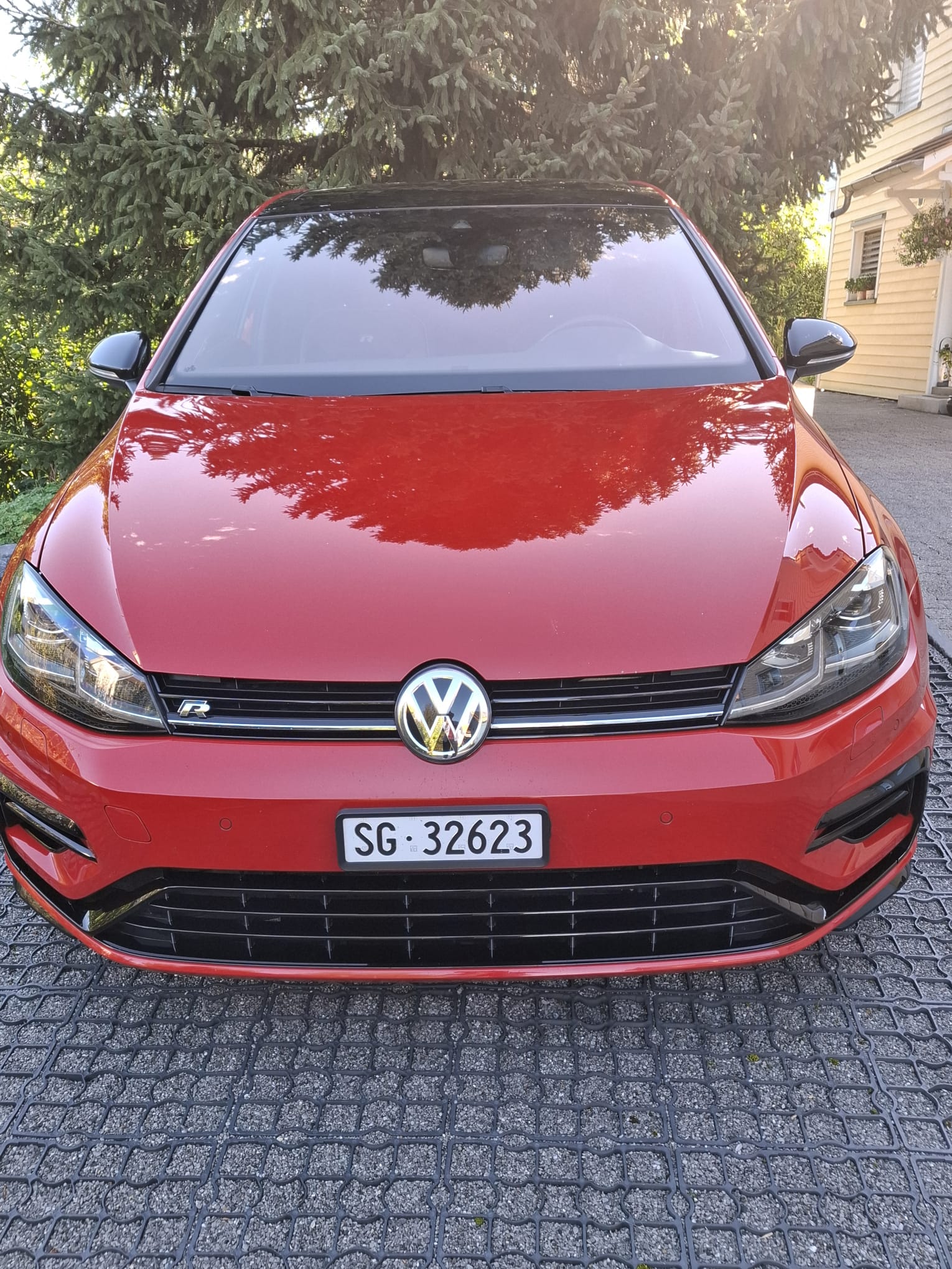 VW 2.0 TSI R 310 DSG 4motion-image-1