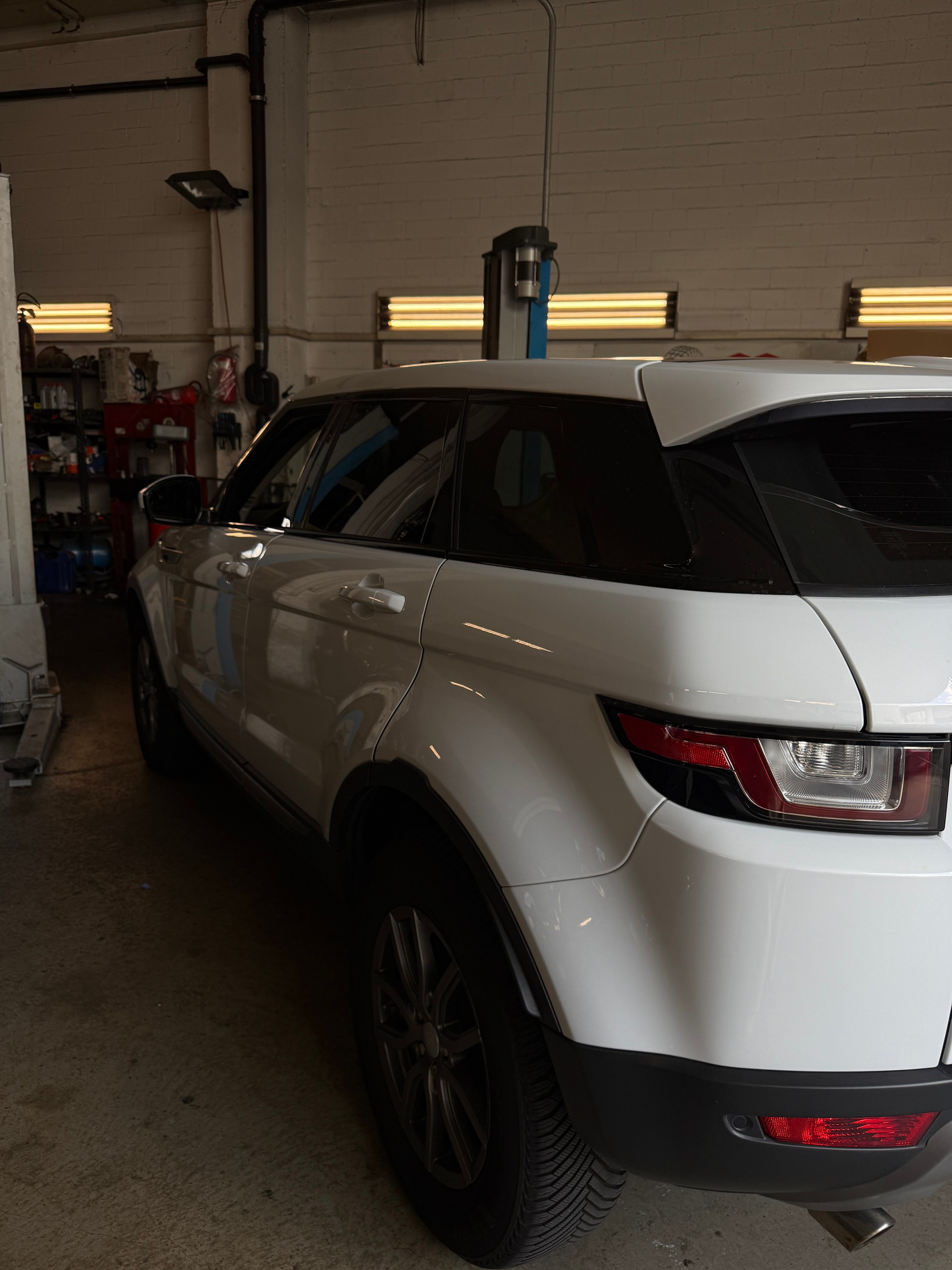 LAND ROVER 2.0 TD4 SE-image-0