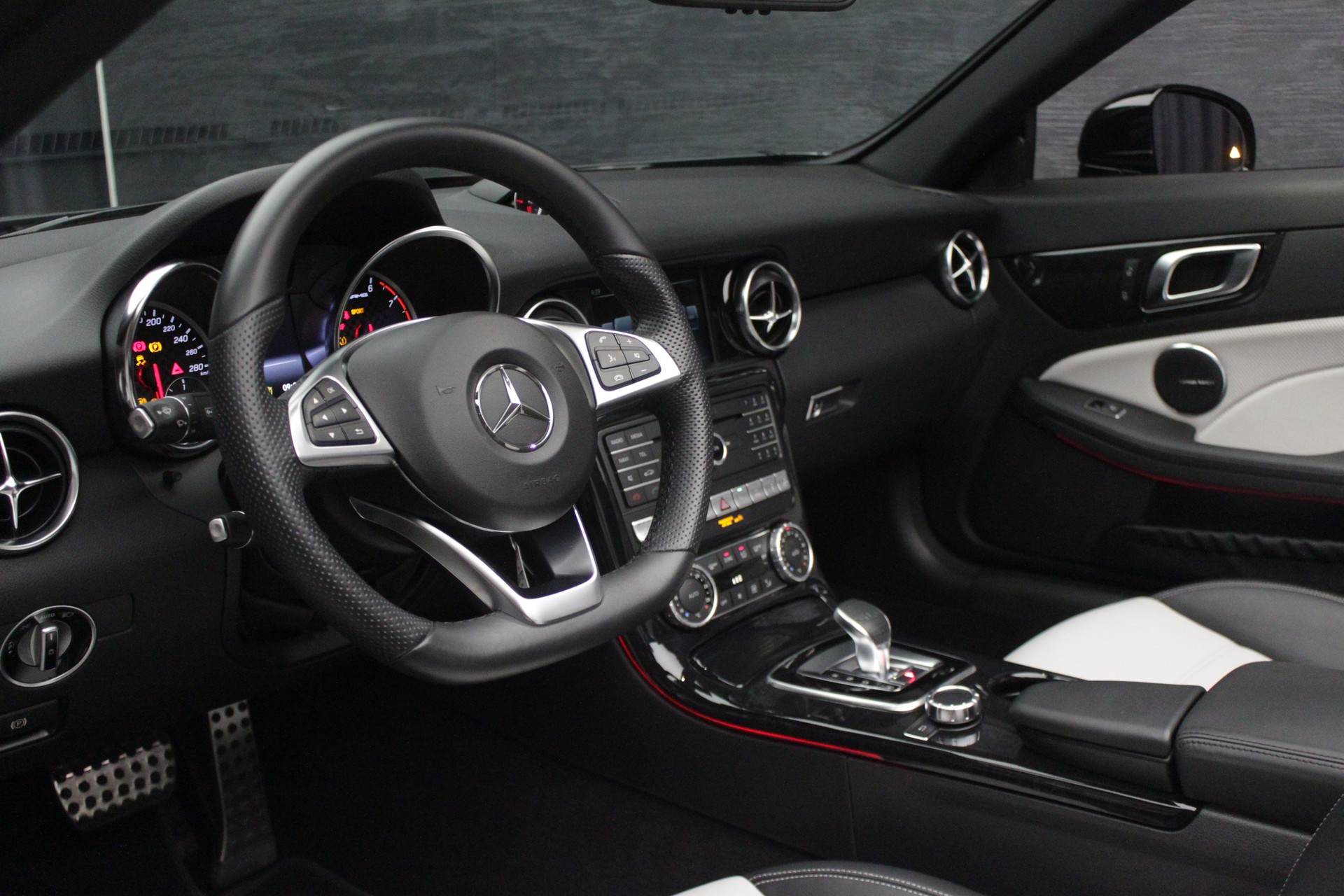 MERCEDES-BENZ SLC 43 AMG 9G-Tronic-image-23