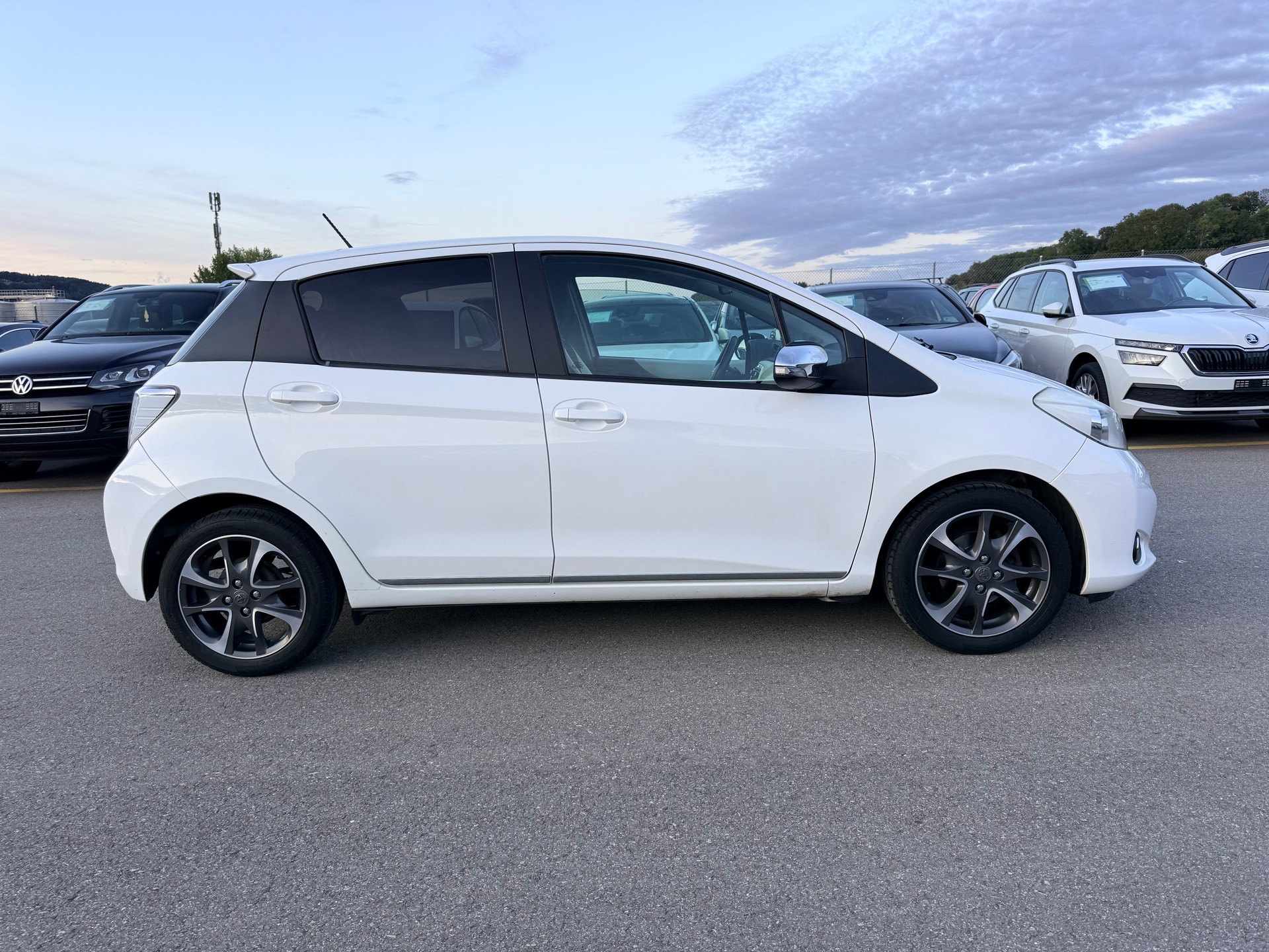 TOYOTA Yaris 1.33 Luna-image-4