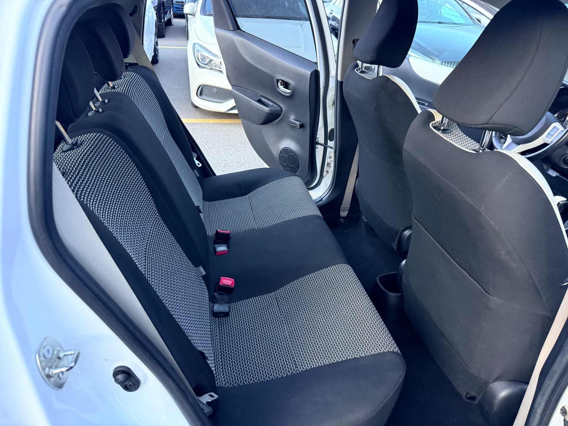 TOYOTA Yaris 1.33 Luna-image-9