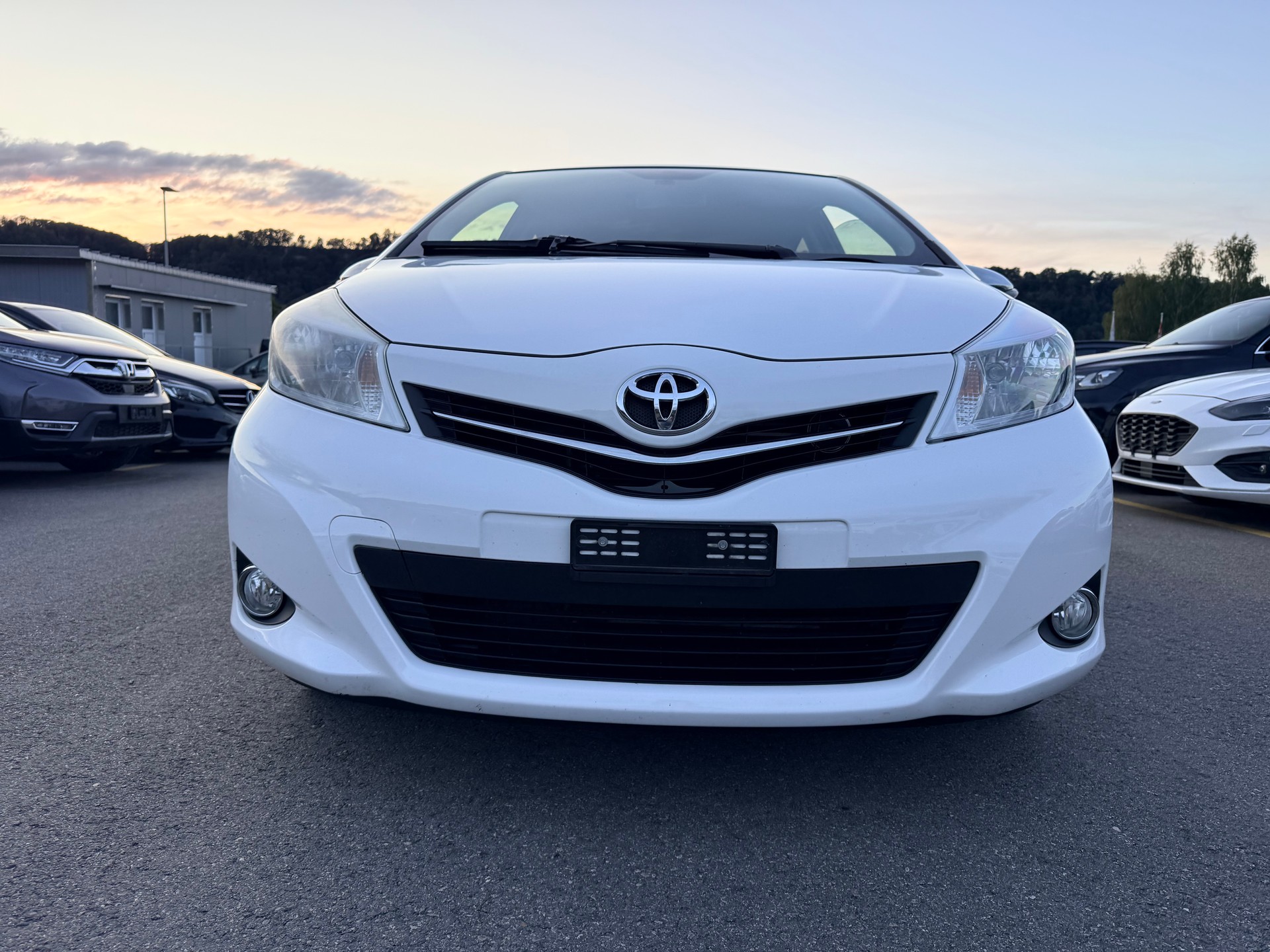 TOYOTA Yaris 1.33 Luna-image-2