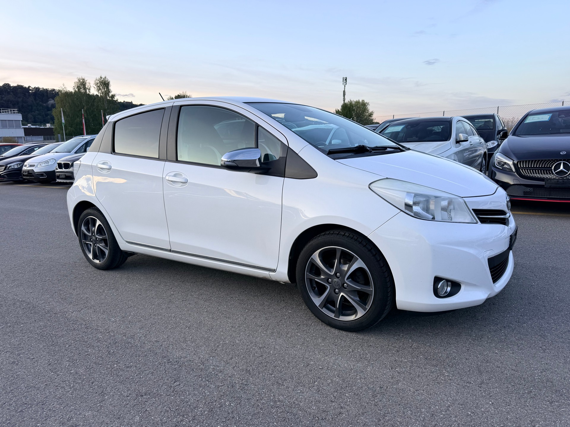 TOYOTA Yaris 1.33 Luna-image-3