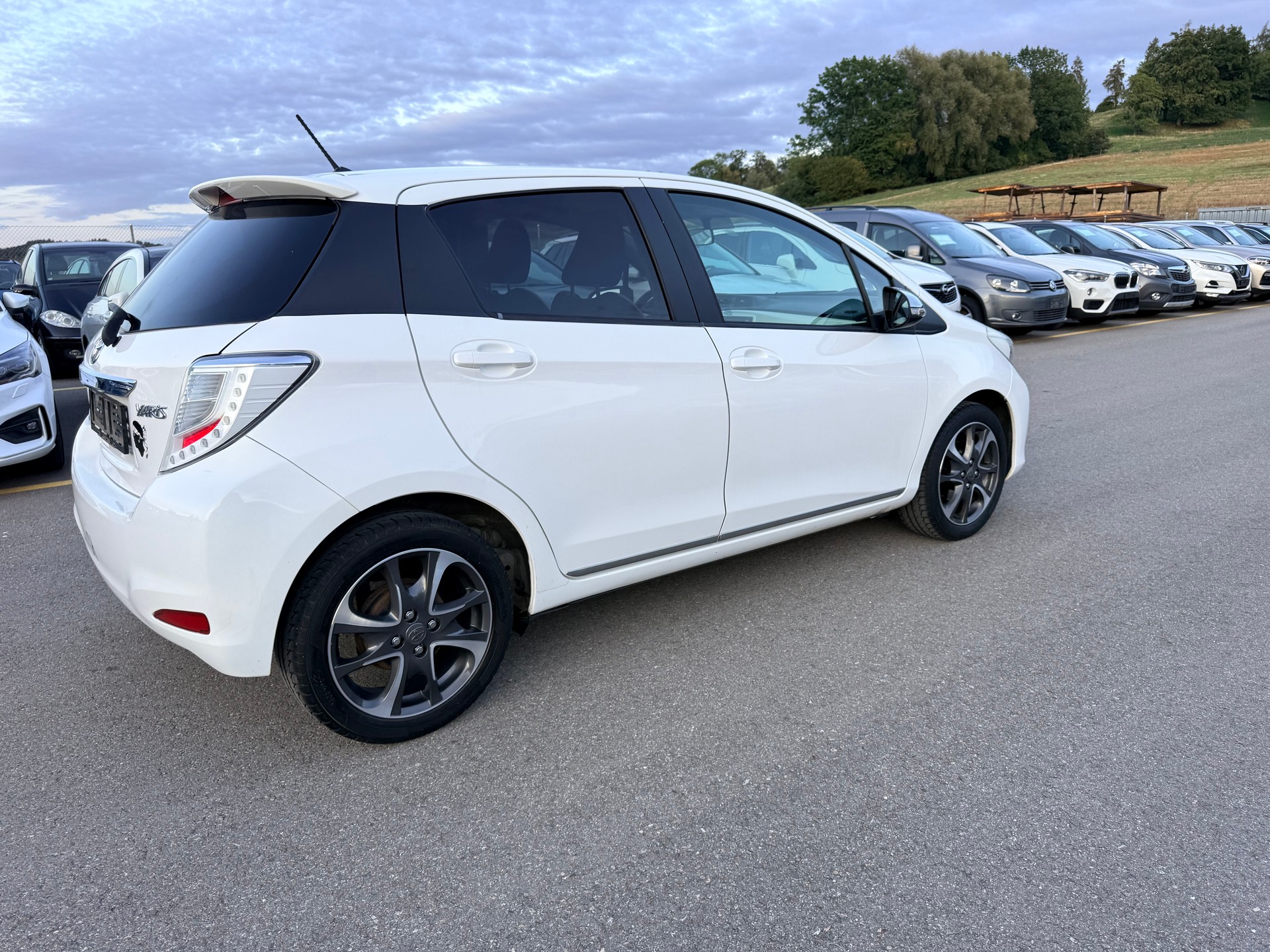 TOYOTA Yaris 1.33 Luna-image-5