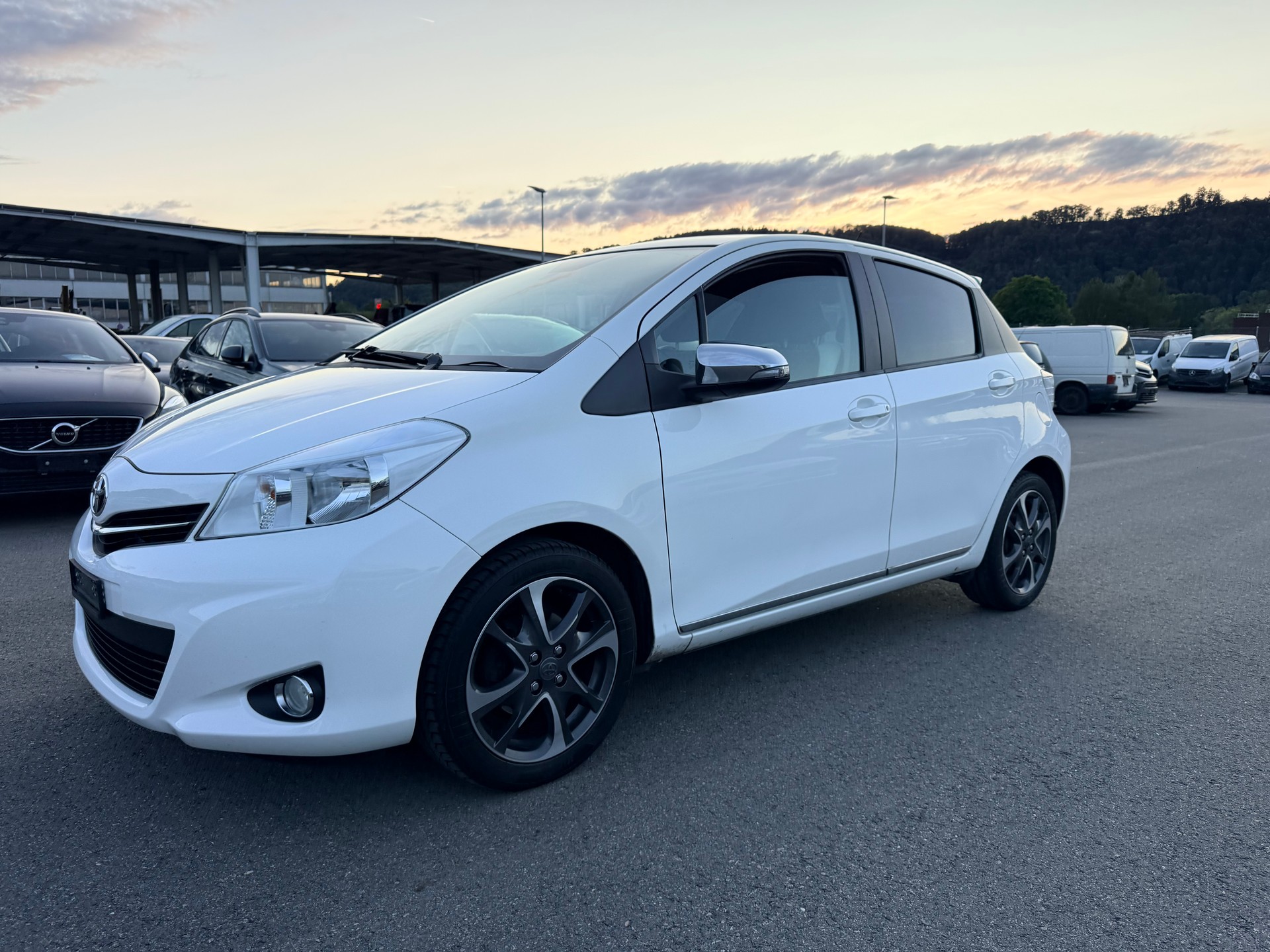 TOYOTA Yaris 1.33 Luna-image-0