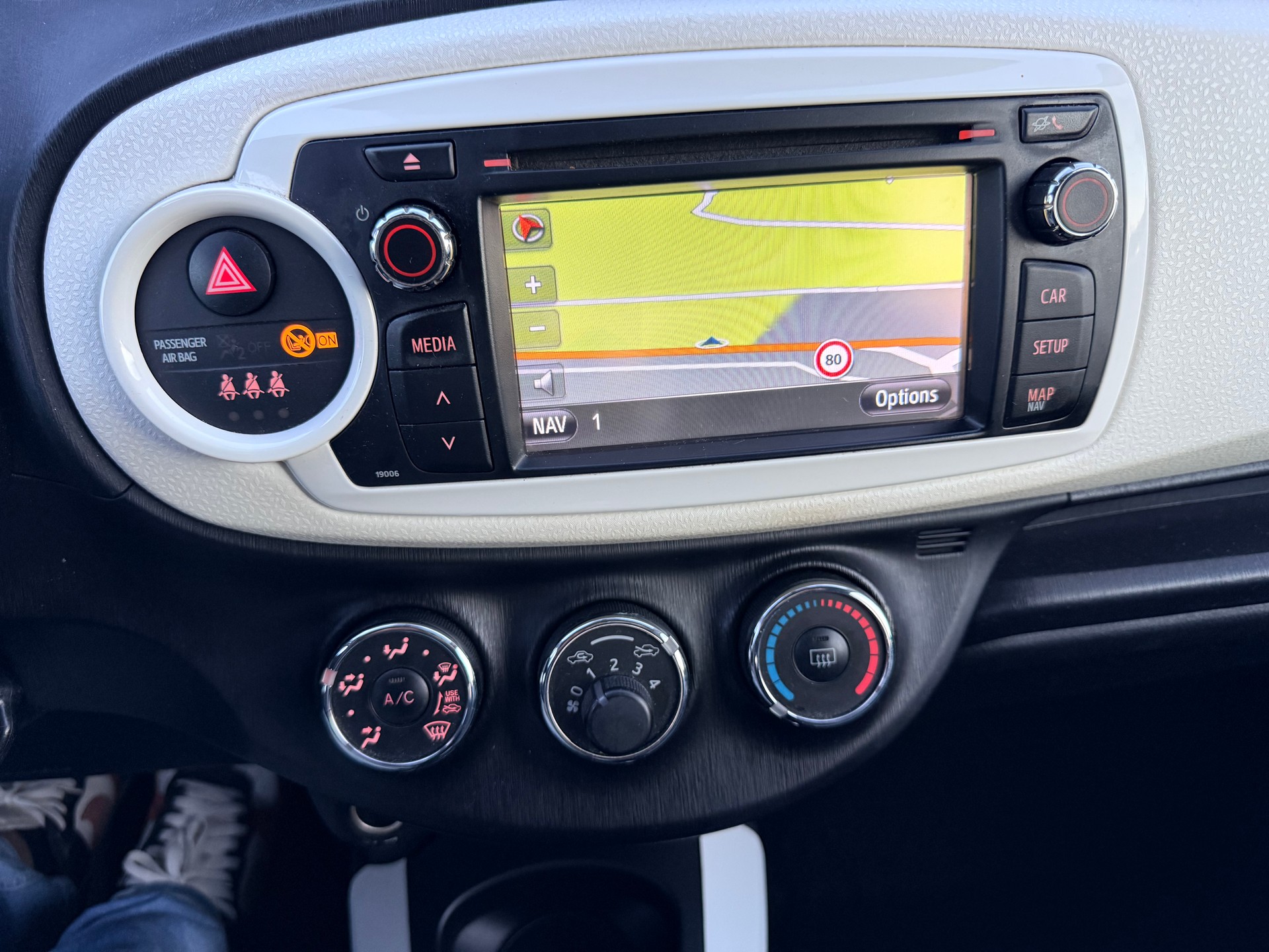 TOYOTA Yaris 1.33 Luna-image-13