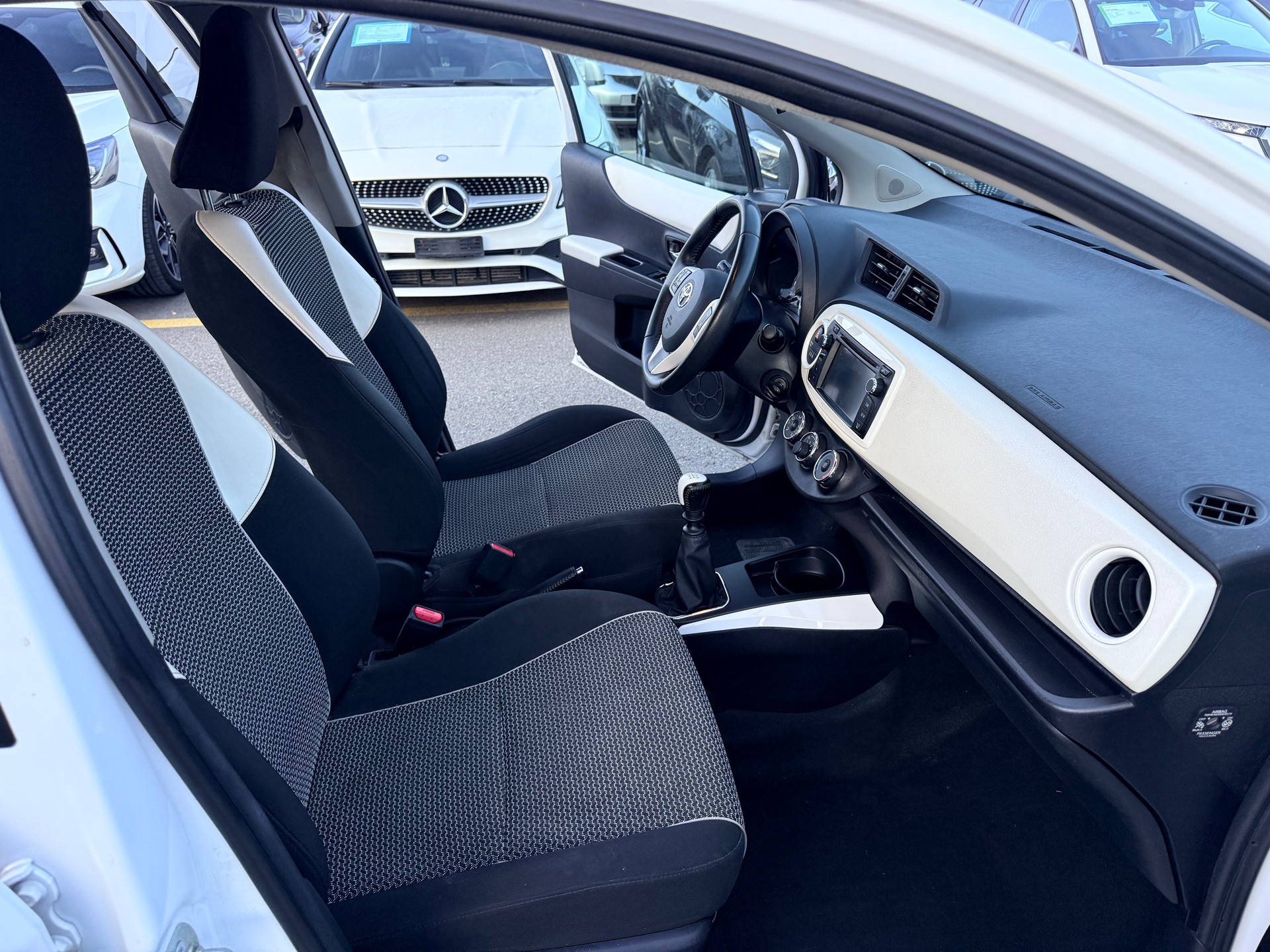 TOYOTA Yaris 1.33 Luna-image-8